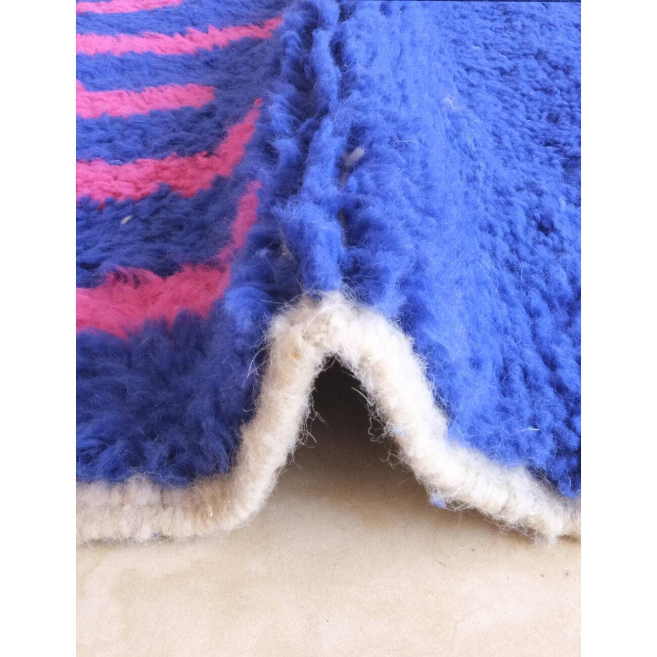 Tapis berbère en laine bleu taille 200 x 300 cm