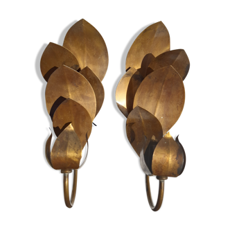 Pair of gilded metal wall lights and leaf decoration