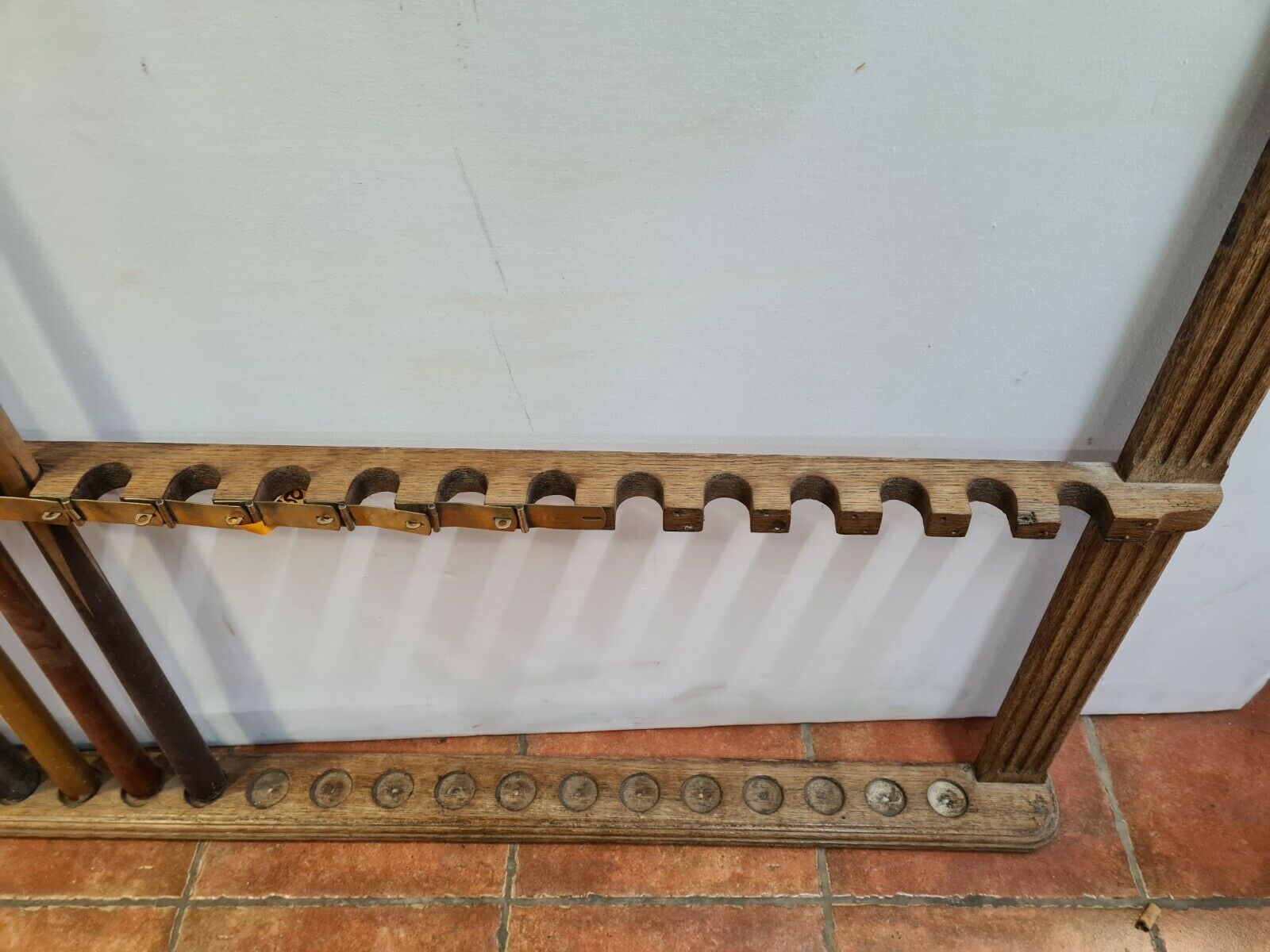 Wooden billiard tail holder