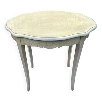 Eggshell-coloured drawer with a cracked effect side table.