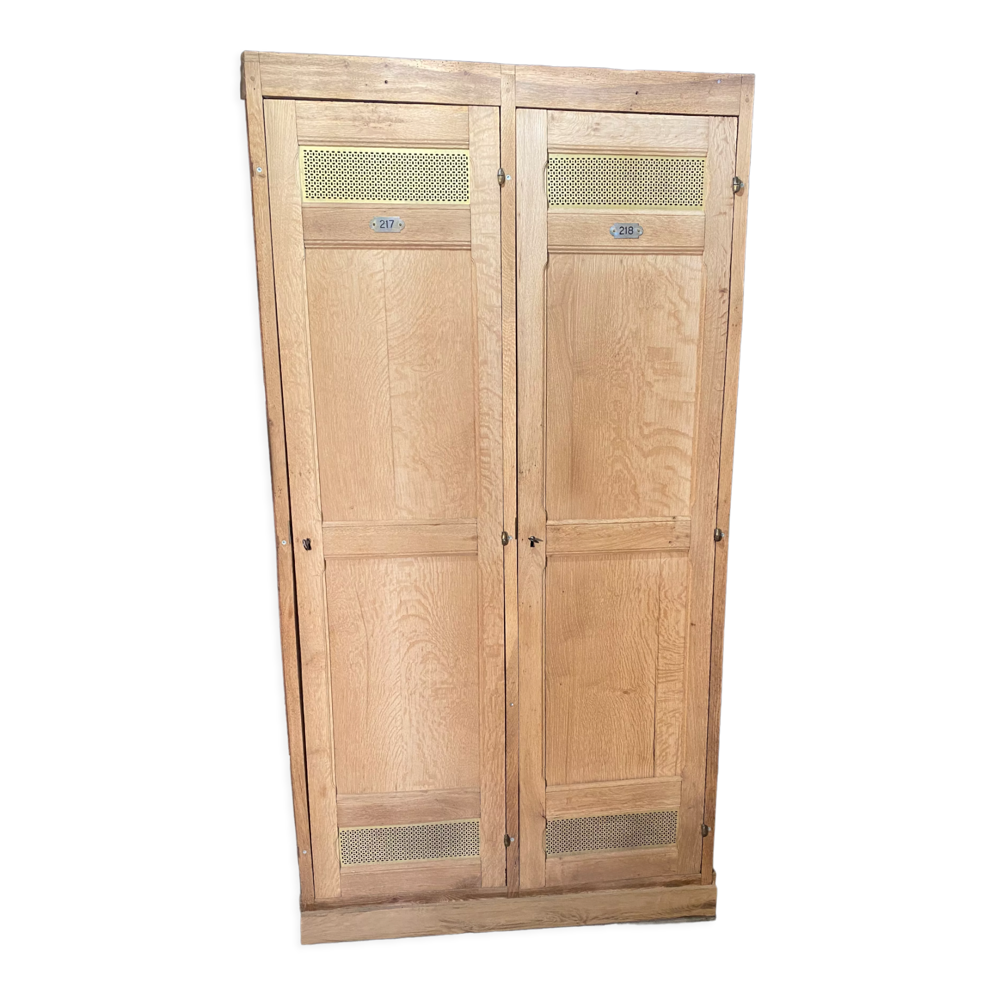 Solid oak 2-door locker