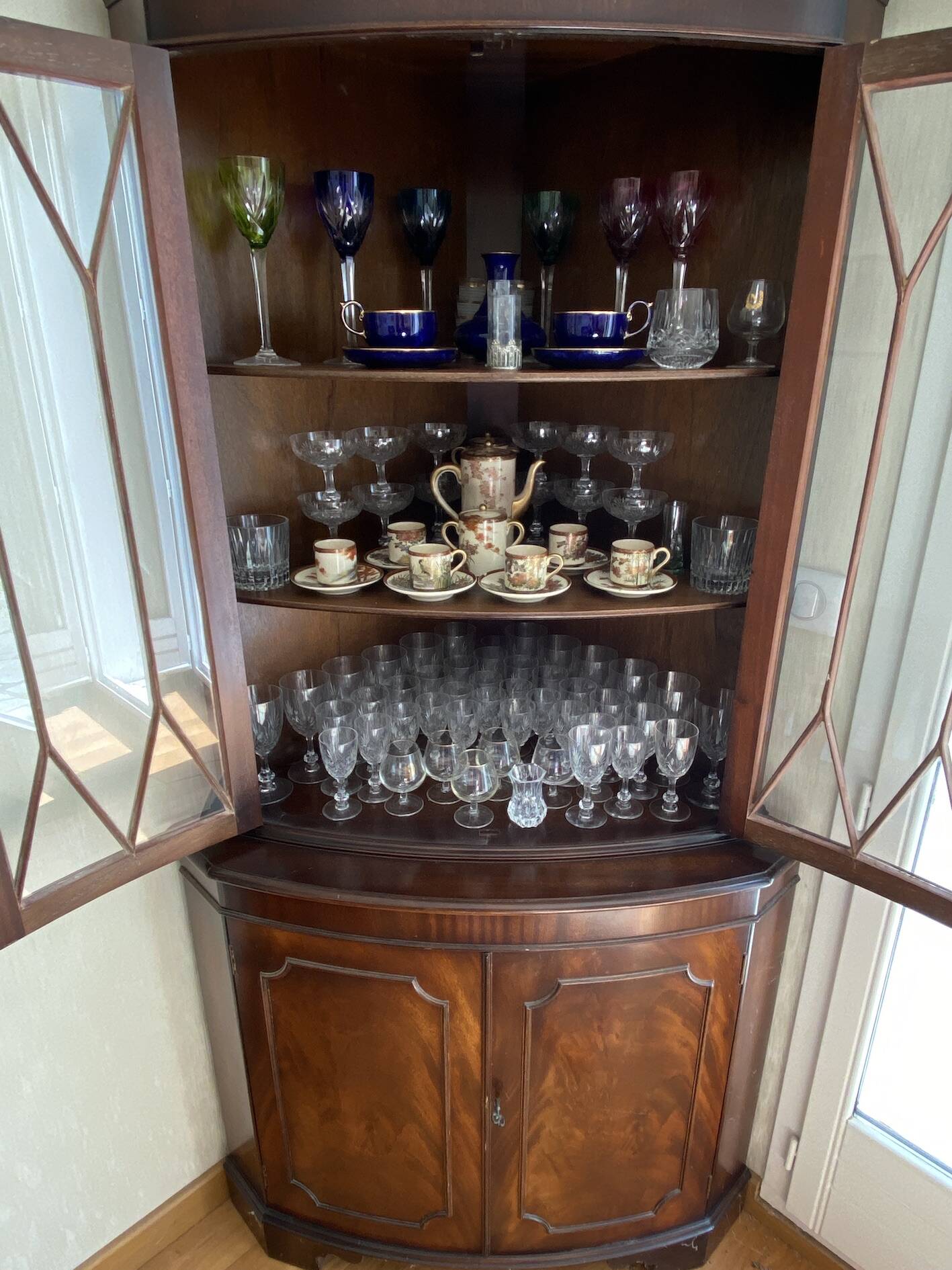 Vitrine Encoignure Anglaise - Vaisselier d’angle Acajou