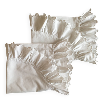 Deux housses de coussin demi-lune à volants
