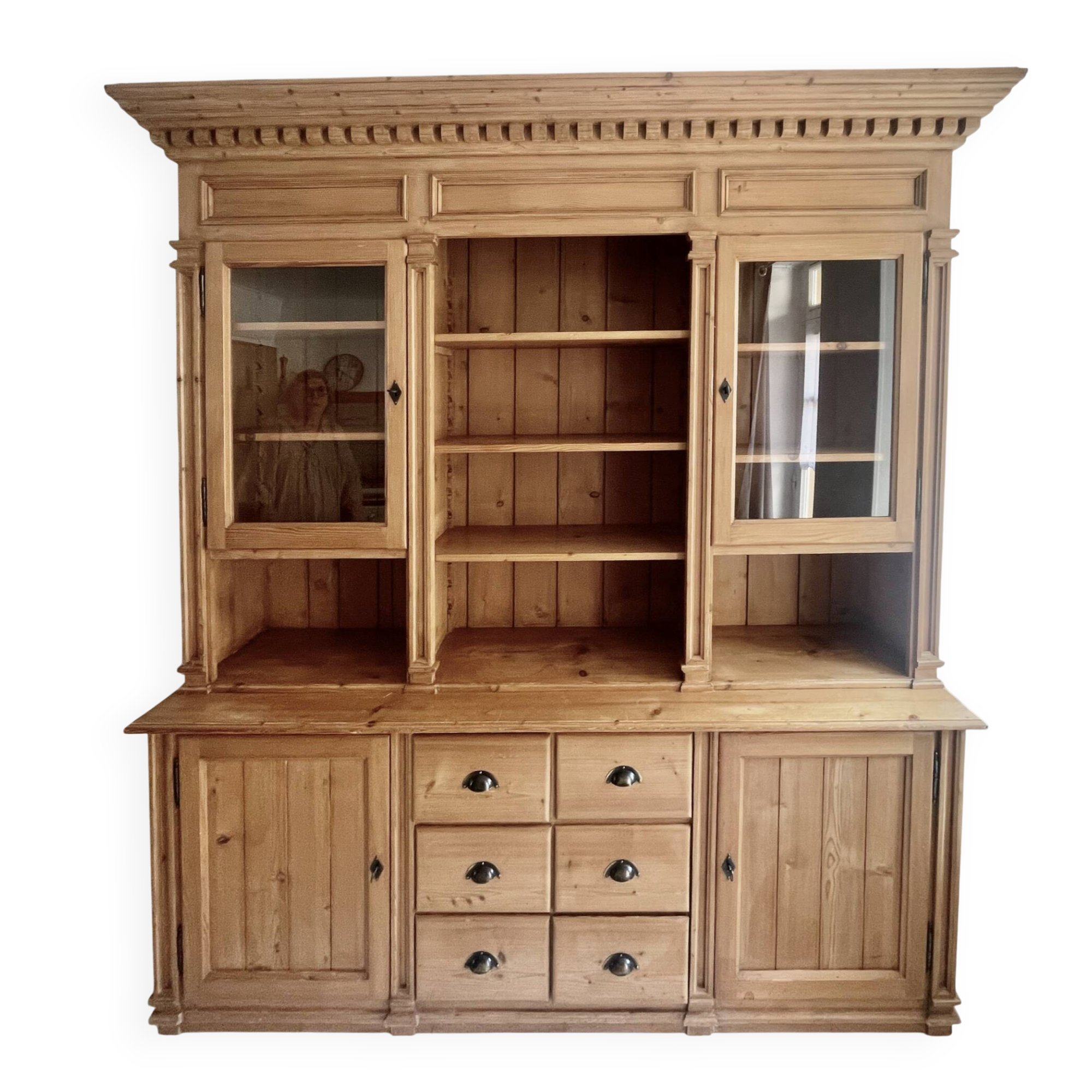 Country-style dresser