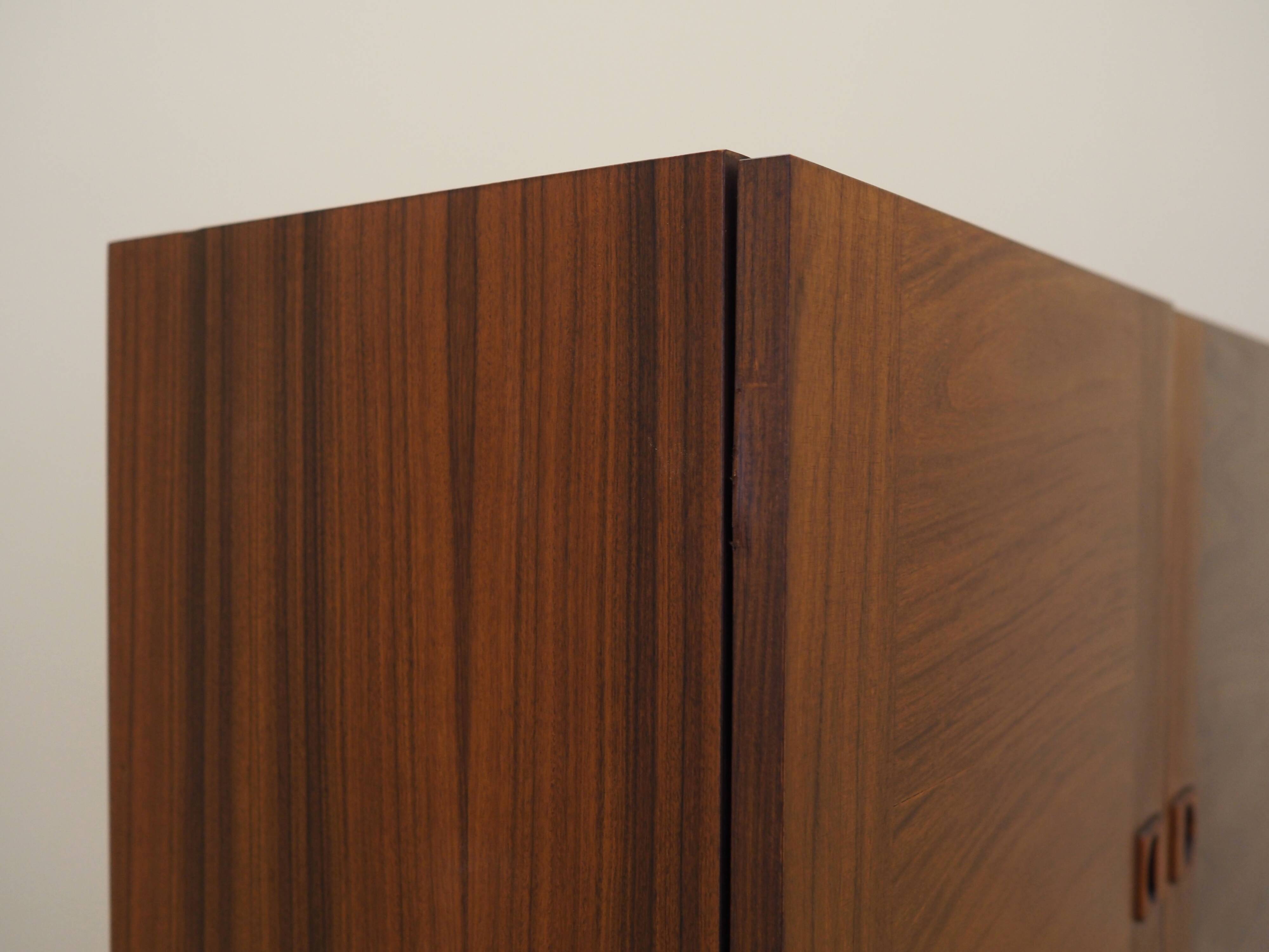 Armoire en palissandre, design danois, années 1970, production : Danemark