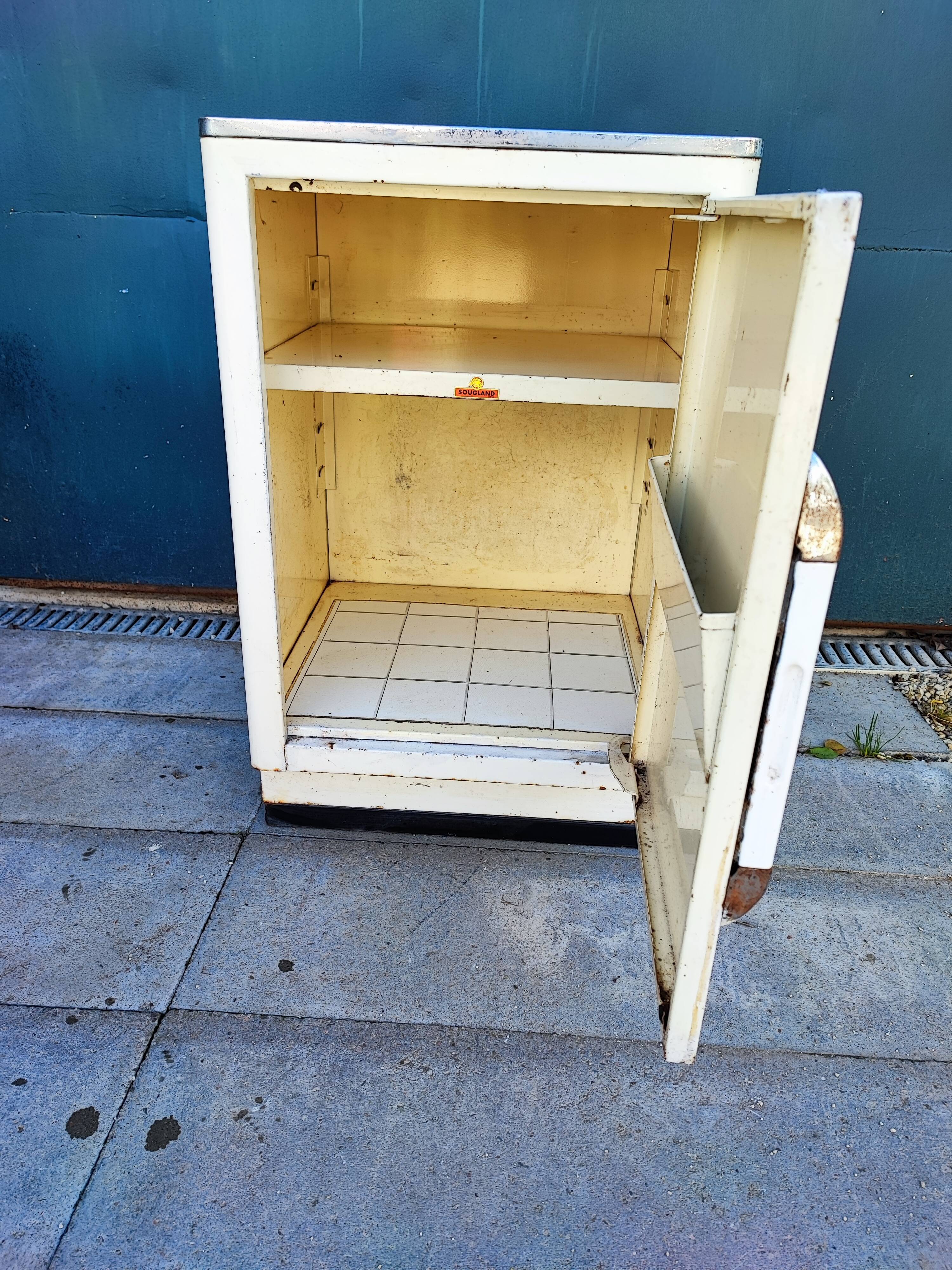 Meuble armoire de cuisine métallique