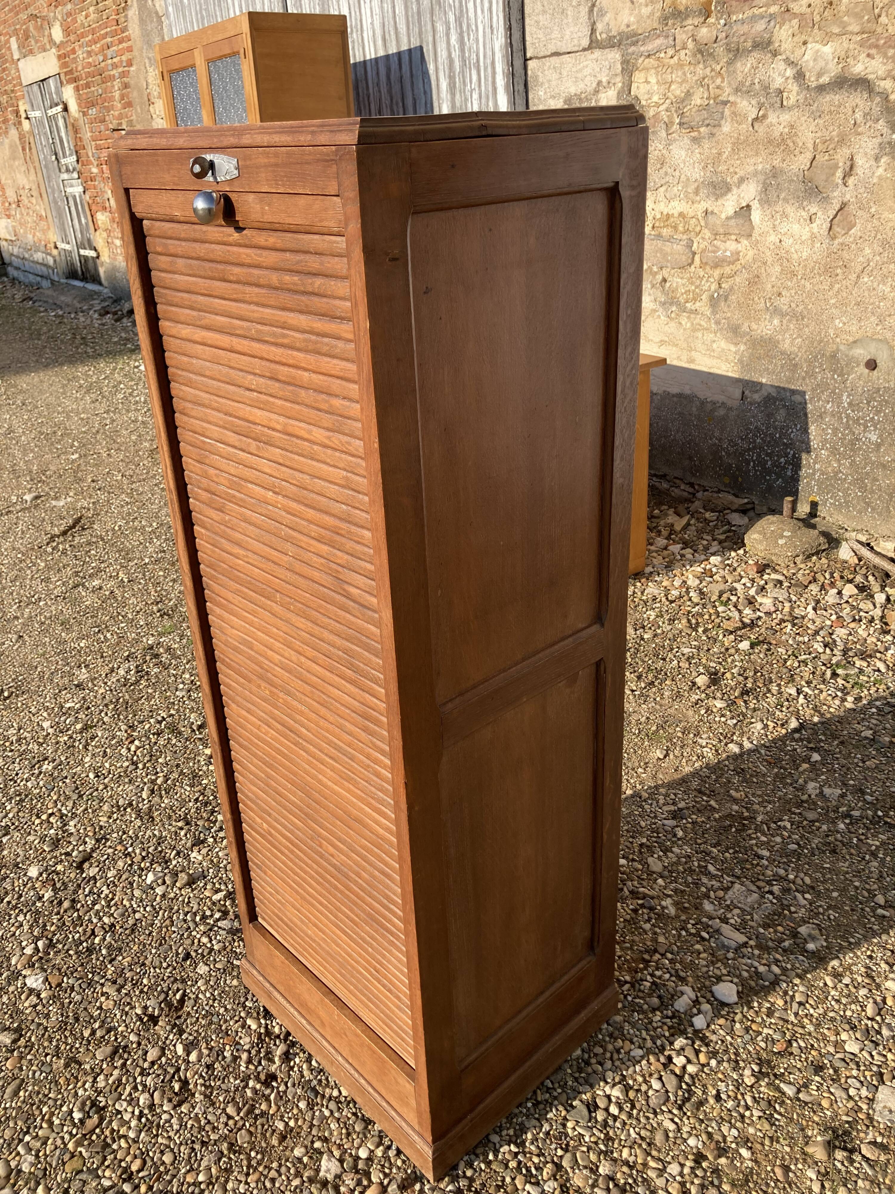 Simple notary curtain binder