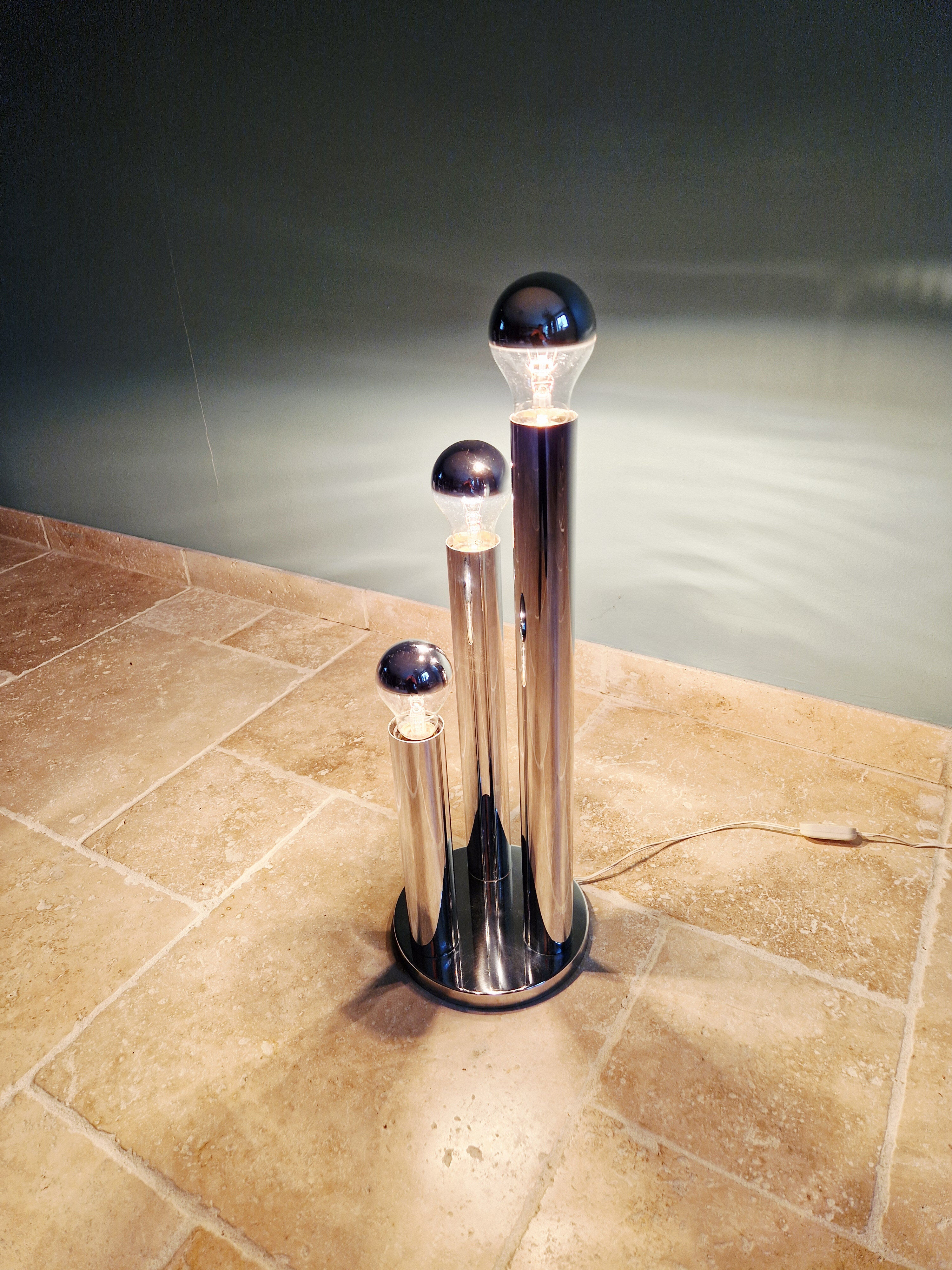 Large Space Age table lamp in chrome metal, Gaetano Sciolari, 1970.