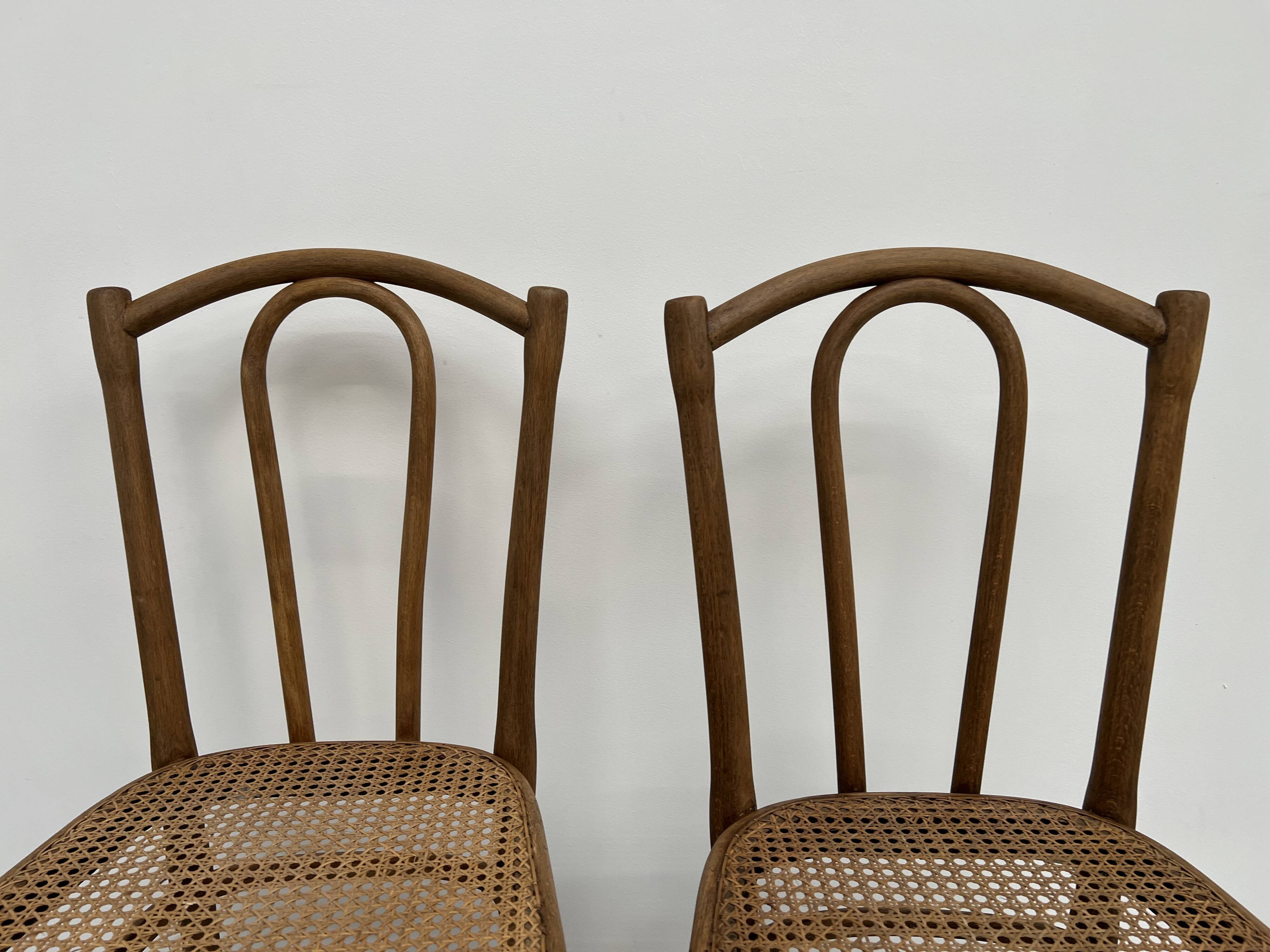 Duo de chaises bistrot anciennes Thonet avec estampille