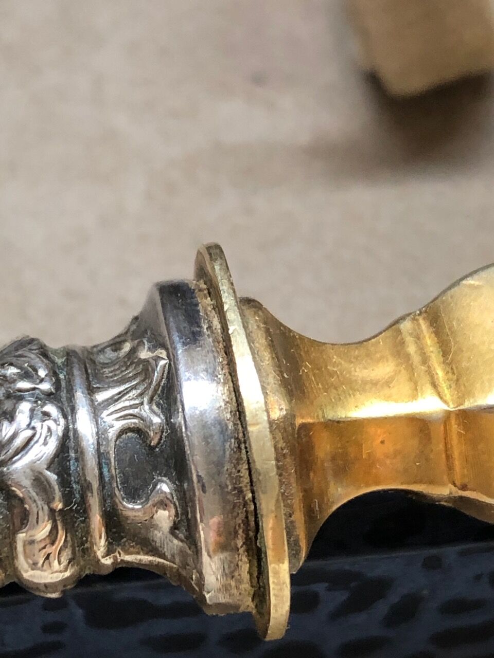 Filled silver cake shovel