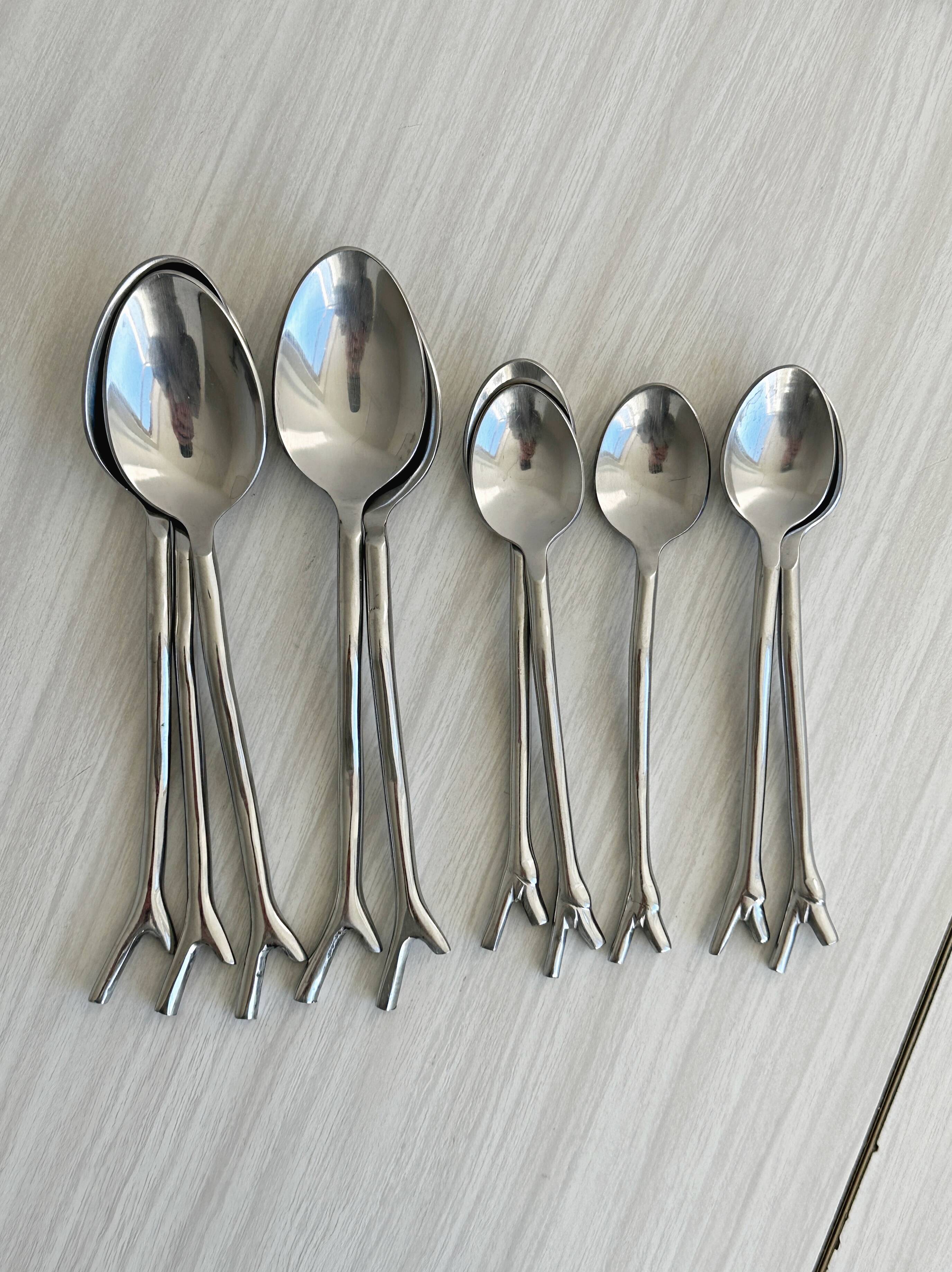 Set of 20 stainless steel cutlery with branch pattern.