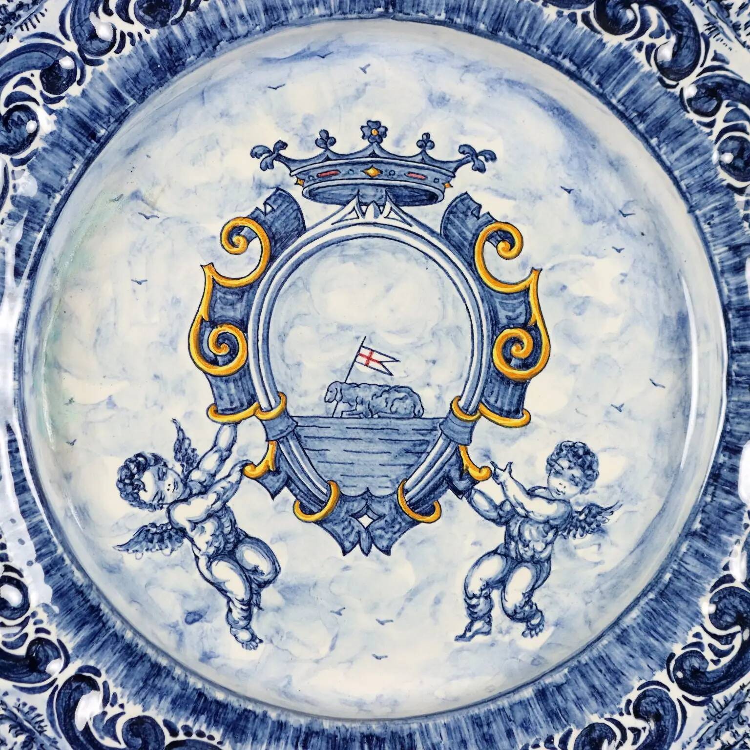 Large antique Alba Docilia plate in majolica, Albisola, Italy, 1930s.