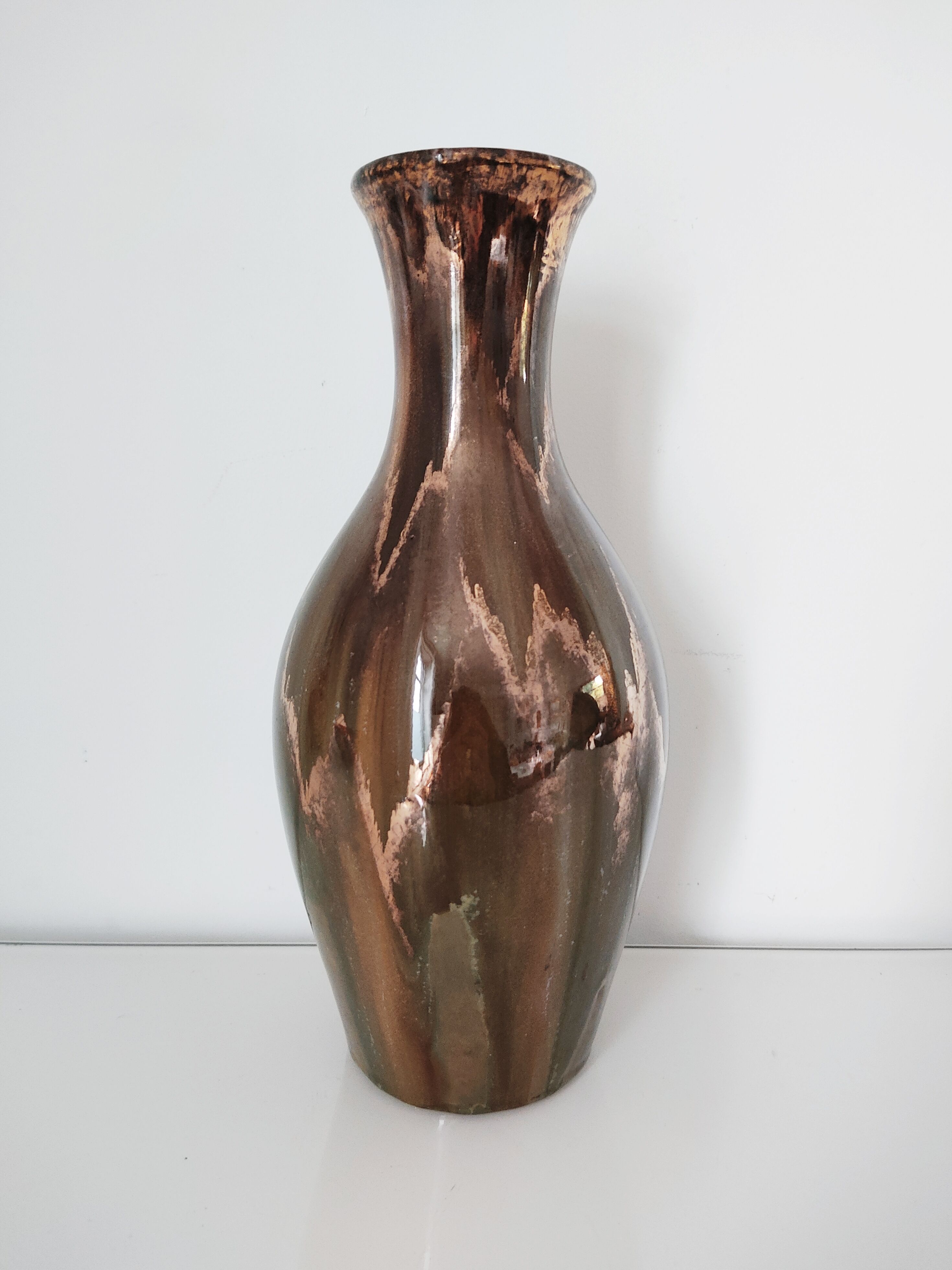 Iridescent ceramic vase