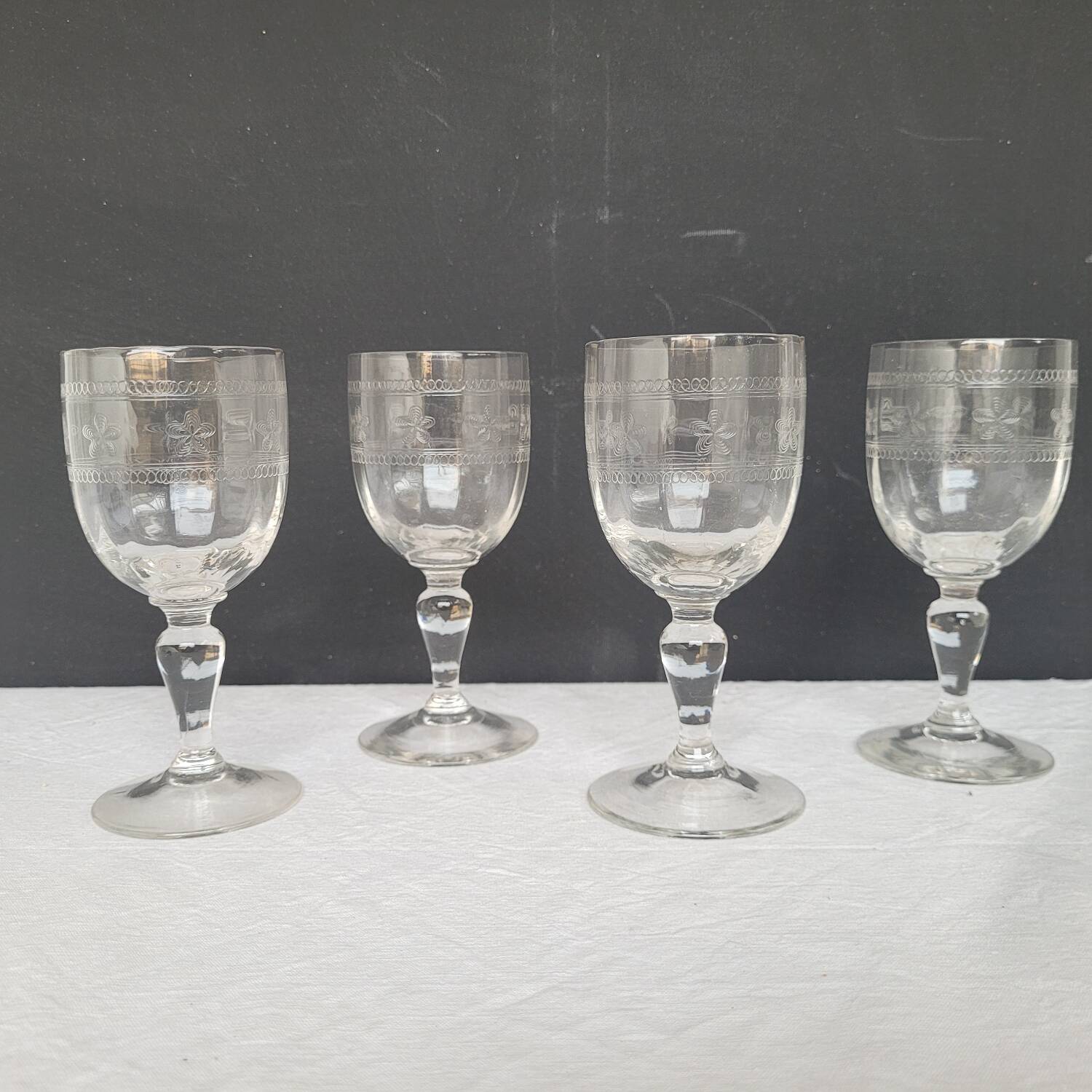 Verres à apéritif gravés soufflés – fin XIXᵉ / début XXᵉ siècle