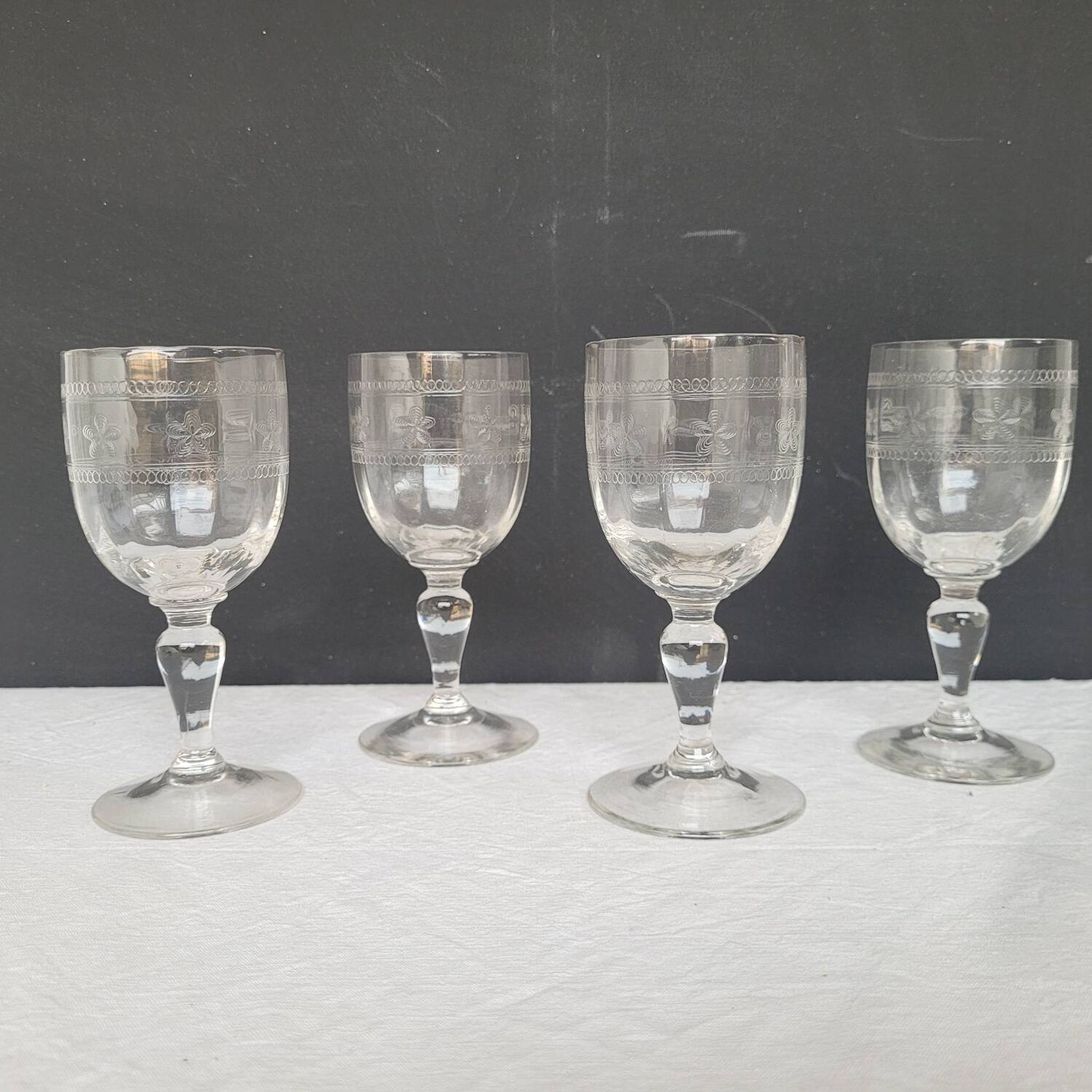 Verres à apéritif gravés soufflés – fin XIXᵉ / début XXᵉ siècle