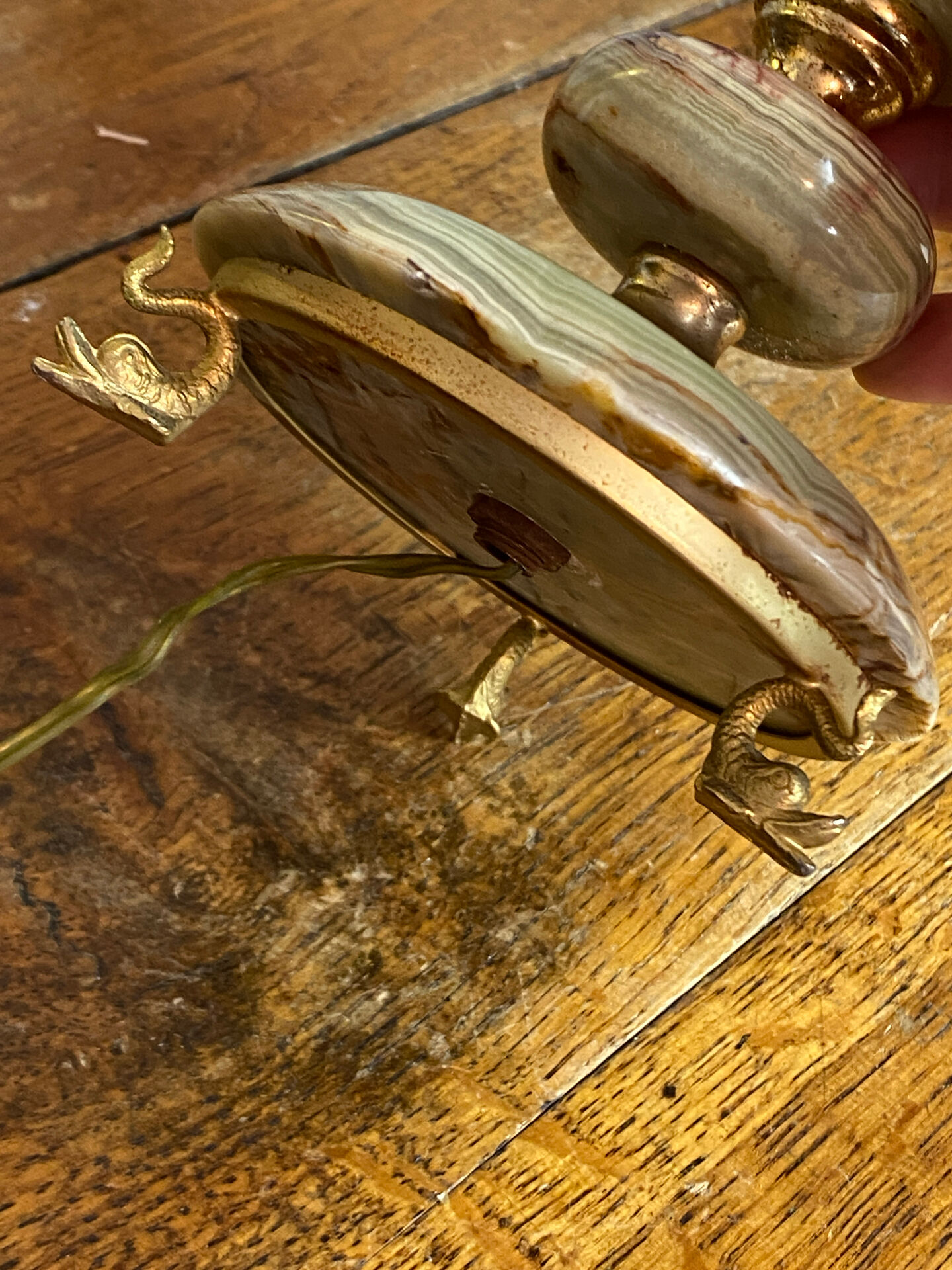 Onyx lamp, fish feet in bronze.