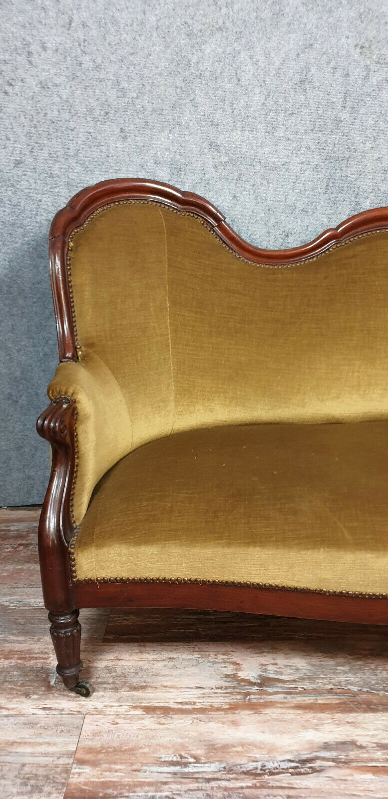 Napoleon III-era seating in mahogany and Genoa velvet around 1850