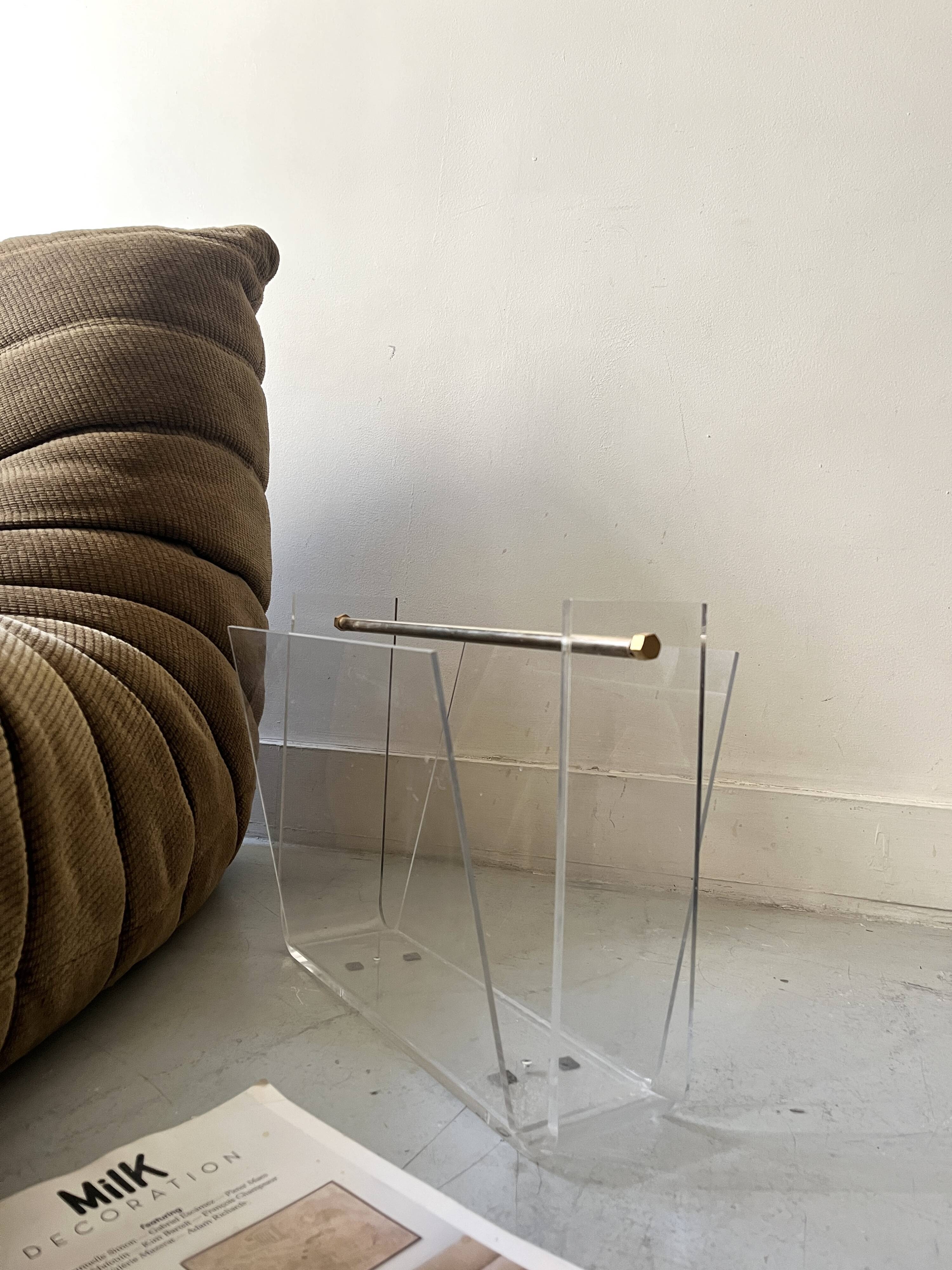 Plexiglas and brass magazine rack - David Lange for Roche Bobois, design 1970