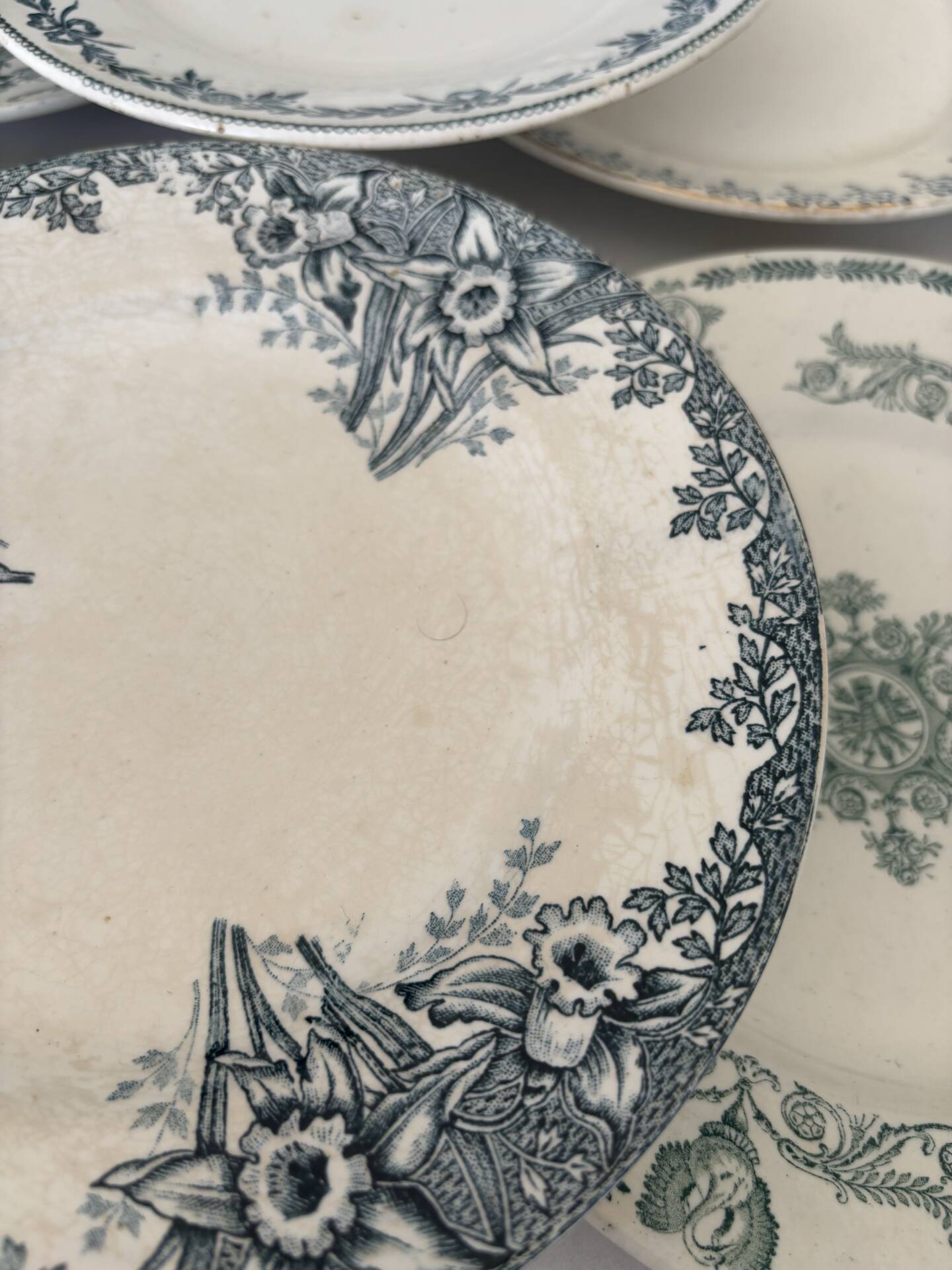 Lot of 6 blue-green ironstone dessert plates, French faience.