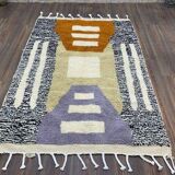 Berber rug in pure wool, handwoven using traditional methods, size 150 x 250 cm