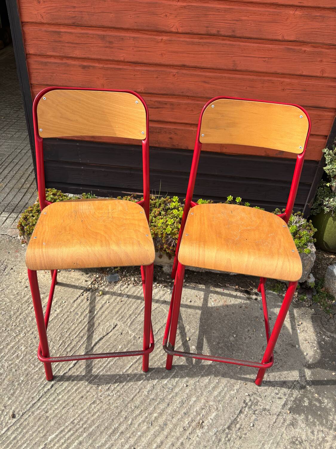 2 chaises hautes industrielles, années 80
