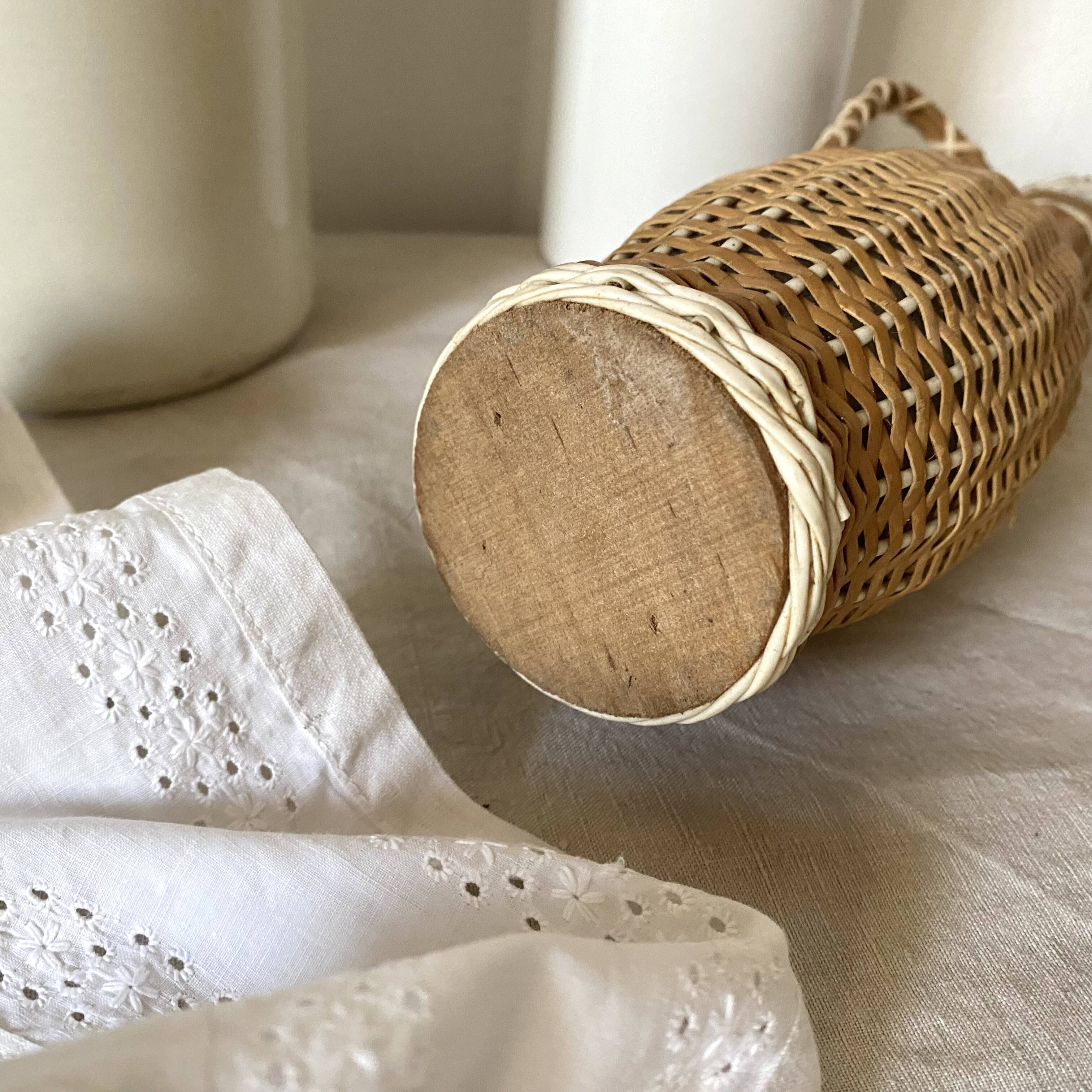 Rattan and scoubidou bottle