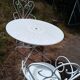 Table et chaise en fer forgé blanc