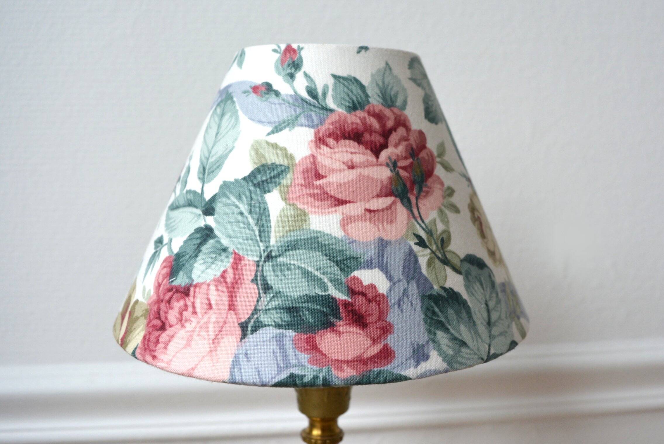 Pink flower lampshade, country-style lampshade.