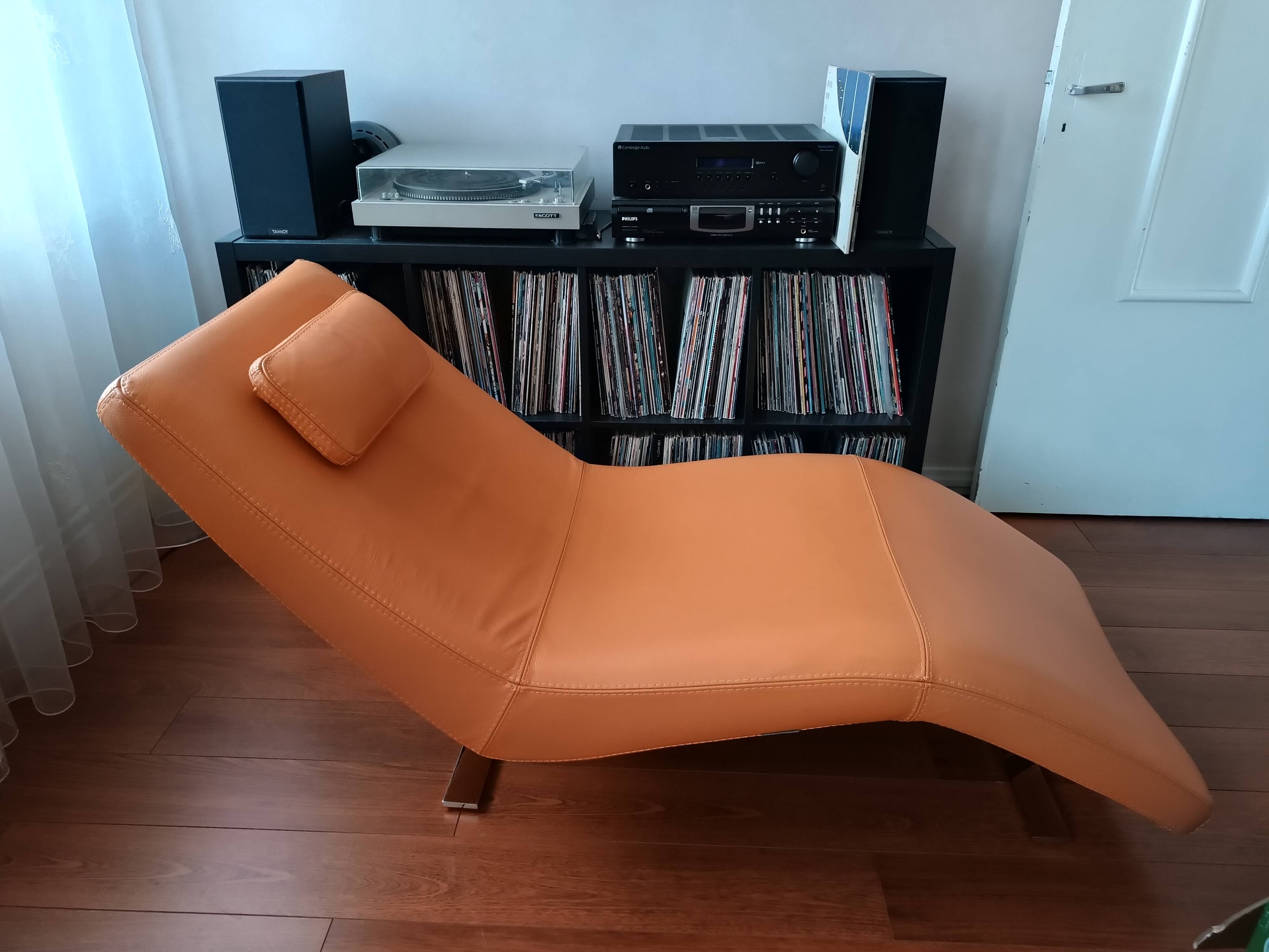 Deluxe leather lounge chair