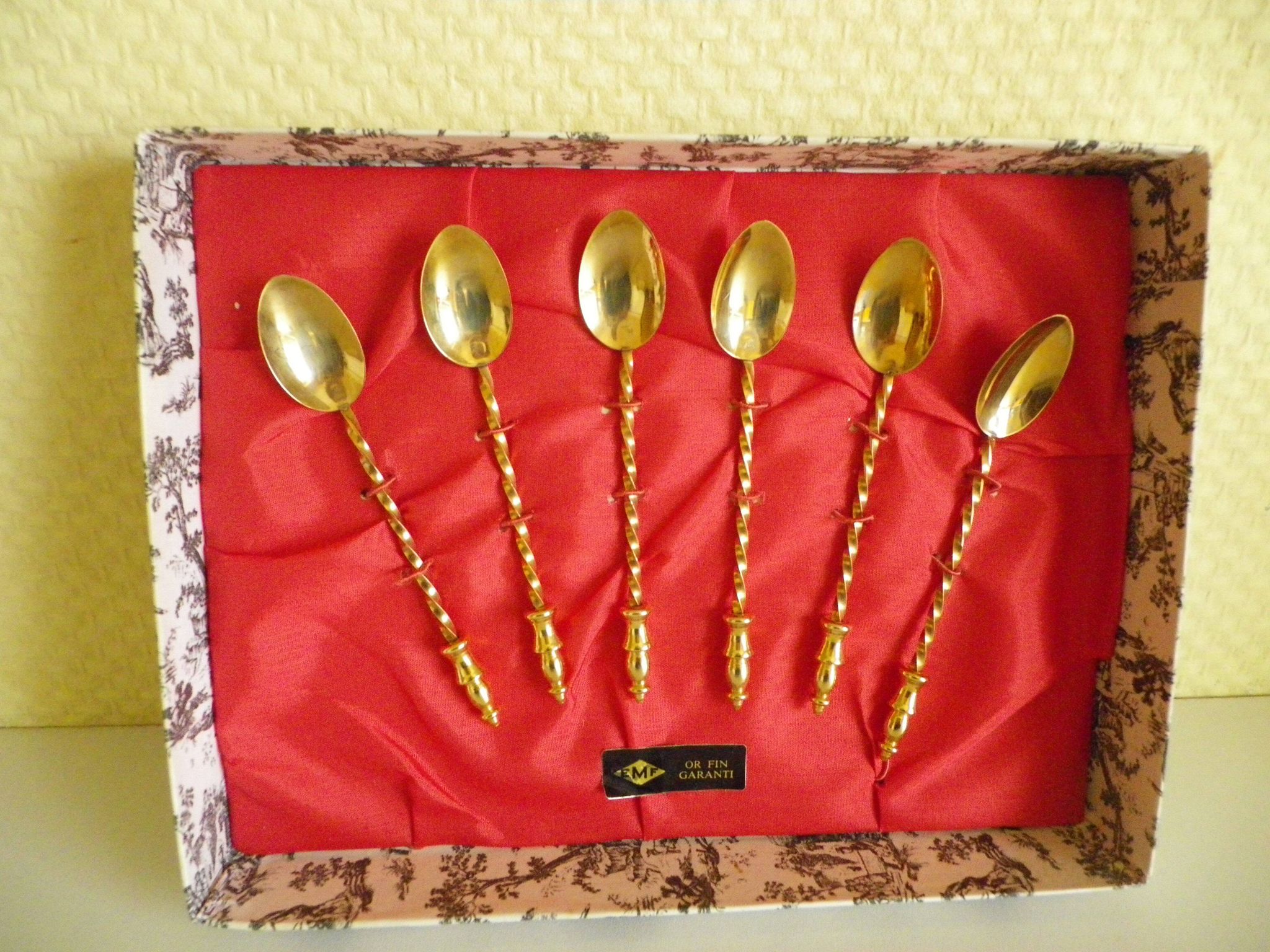 6 teaspoons, guaranteed fine gold EMF, original box -1950-