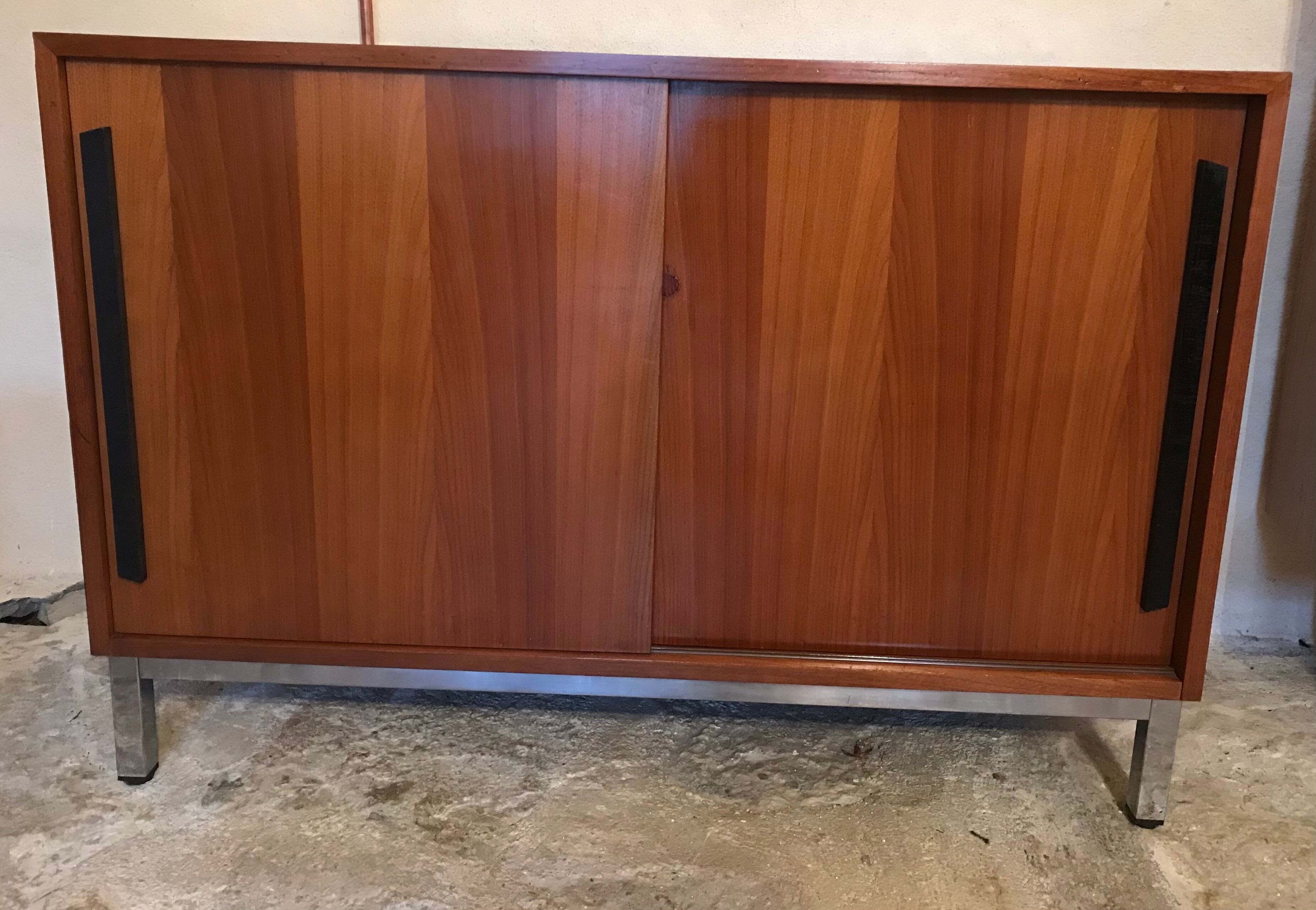 Vintage sideboard 1960-80 walnut blond sliding doors and base chrome