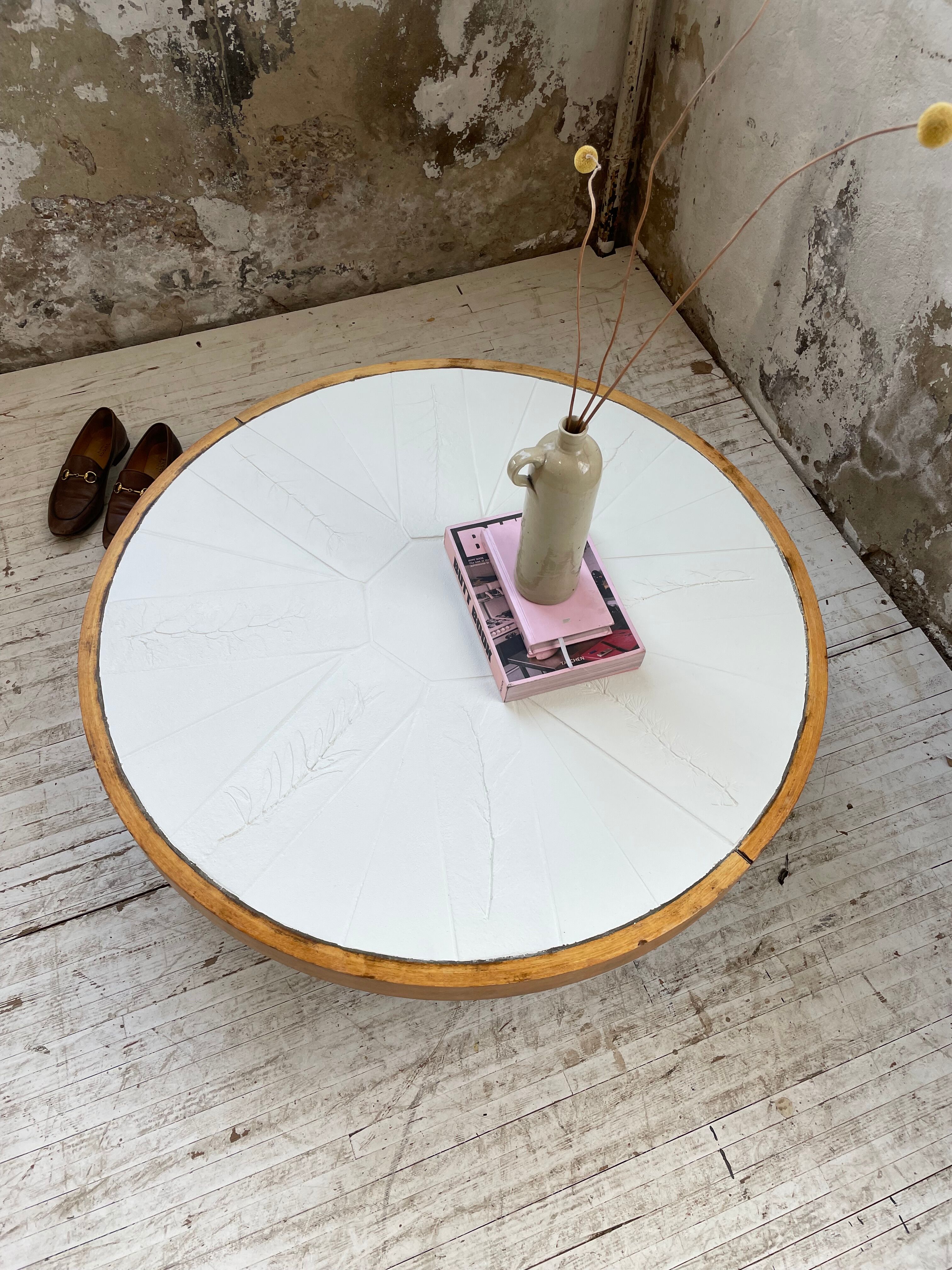 Round coffee table white ceramic and wood