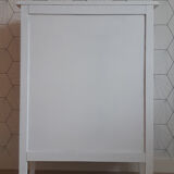 White lacquered bibus