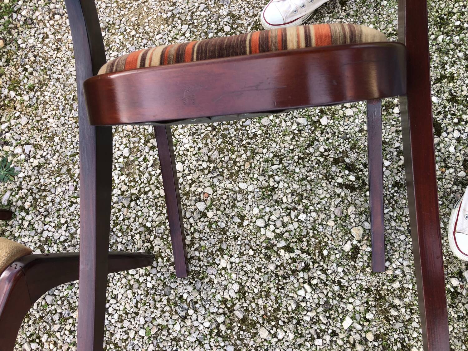 Baumann extendable round dining table and 4 gondola chairs