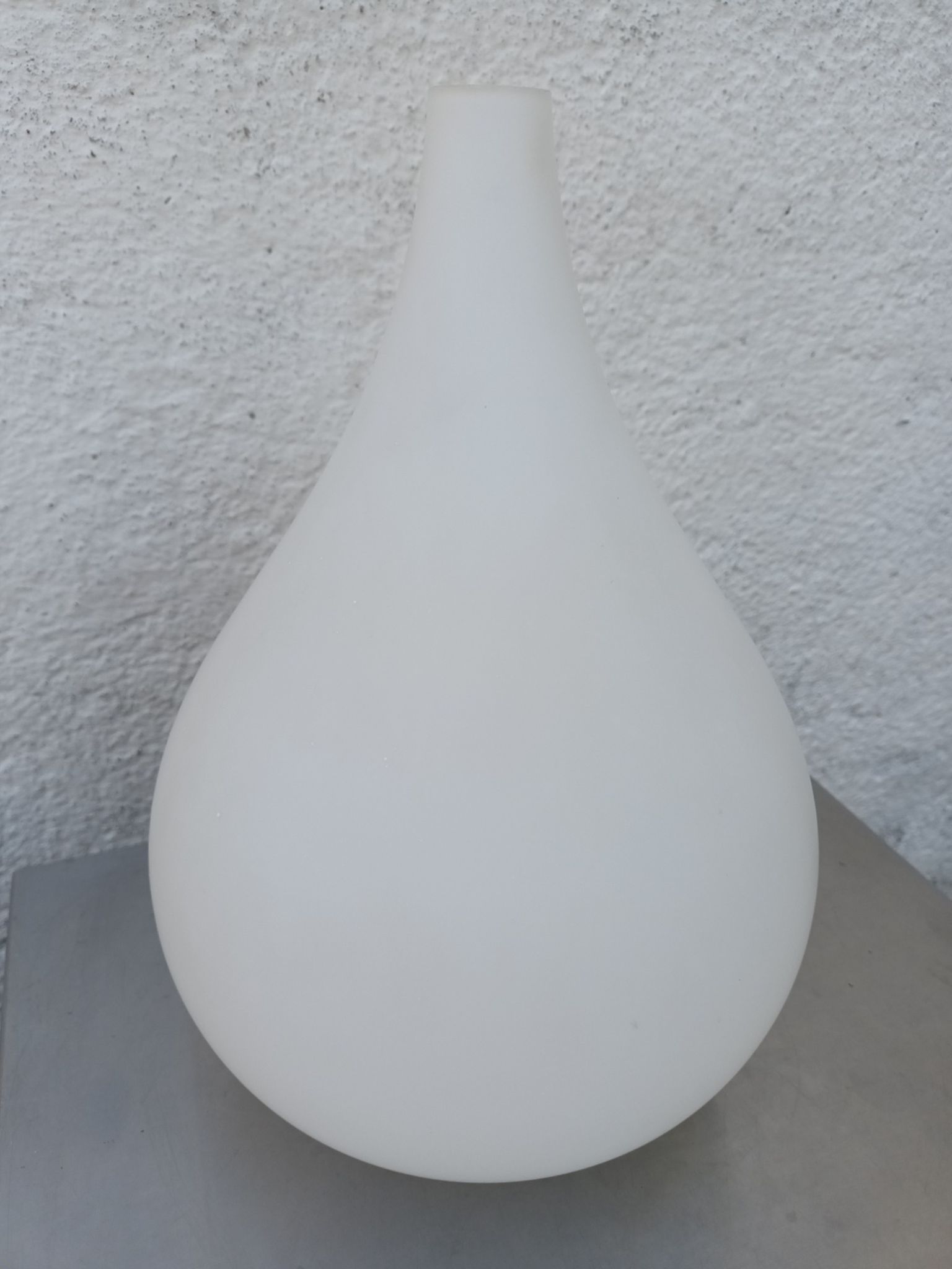 Scandinavian suspension "drop" opaline
