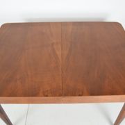 Table à manger extensible Art déco, conçue par Jindrich Halabala, années 1940.