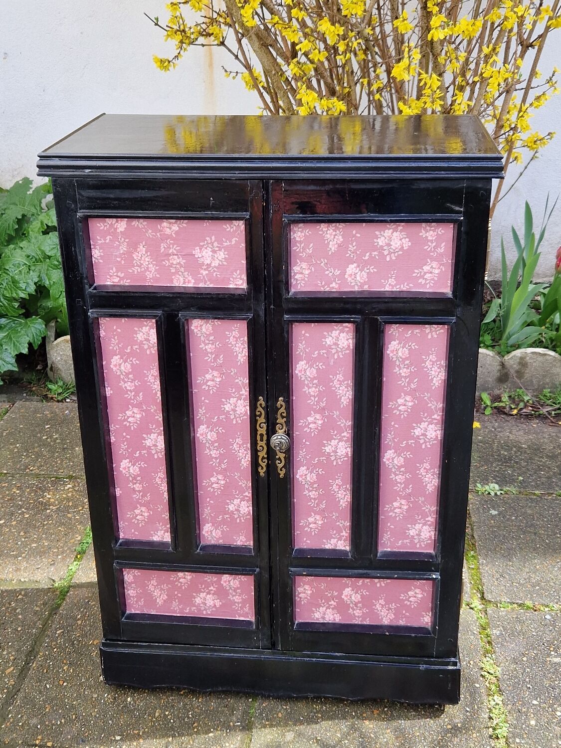Asian-style cabinet