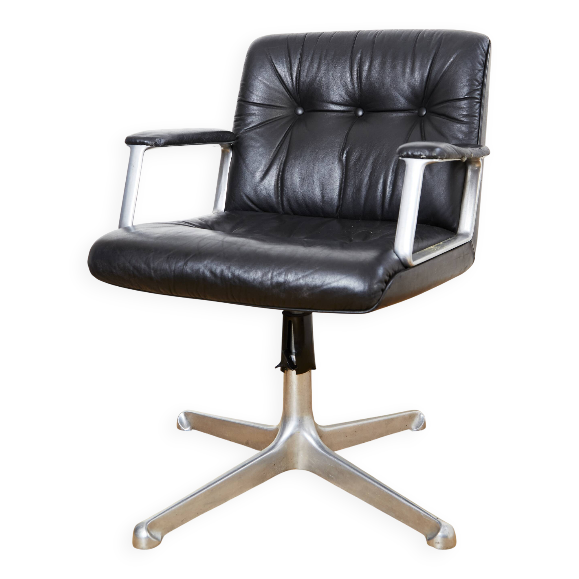 Oswaldo Borsani swivel Chair P125 for Tecno Milano