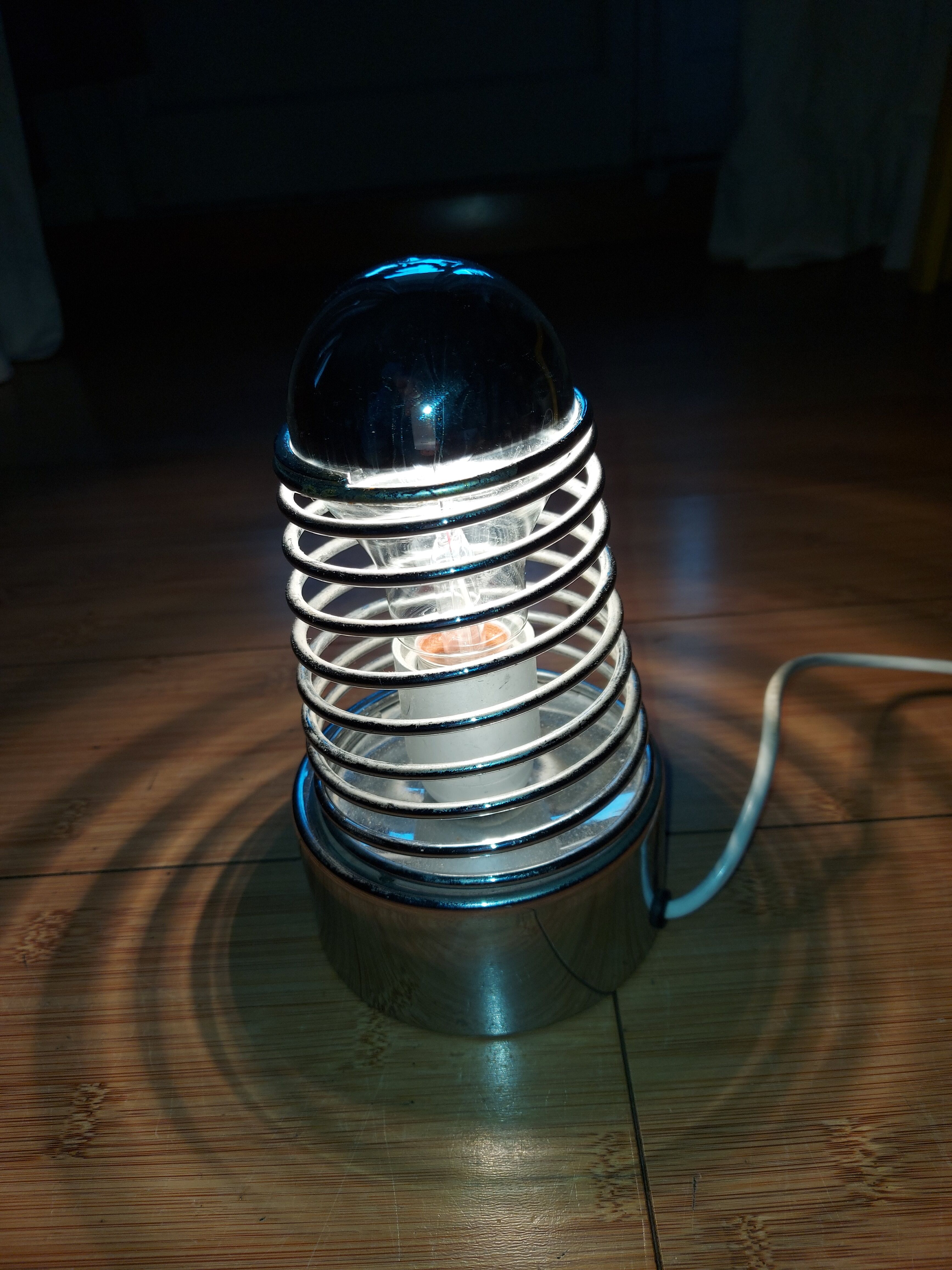 Vintage lamp springs out