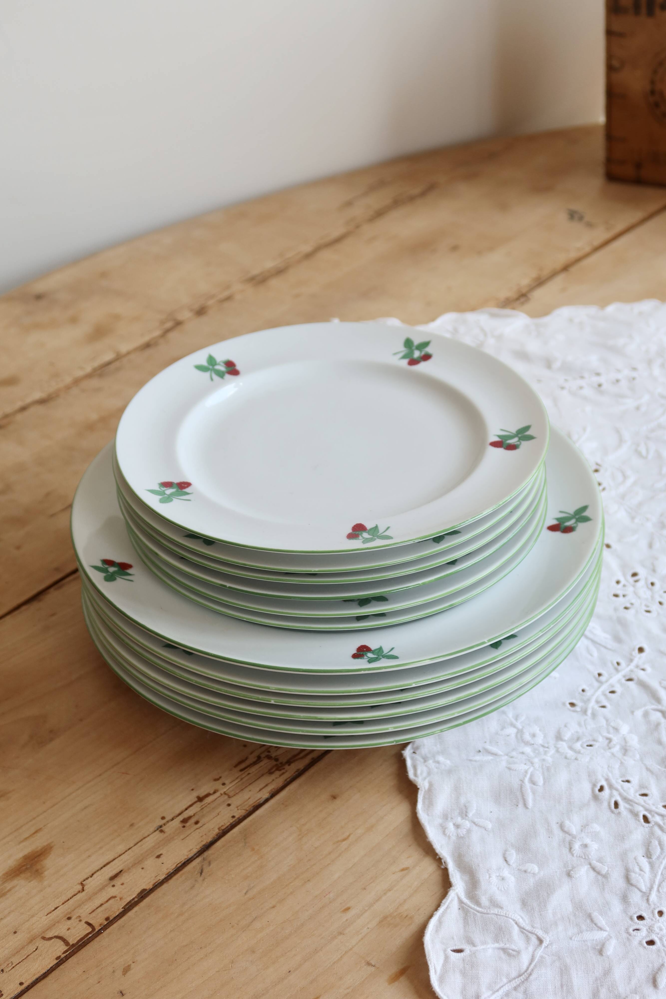 6 vintage flat plates porcelain Table et Couleurs model Raspberries