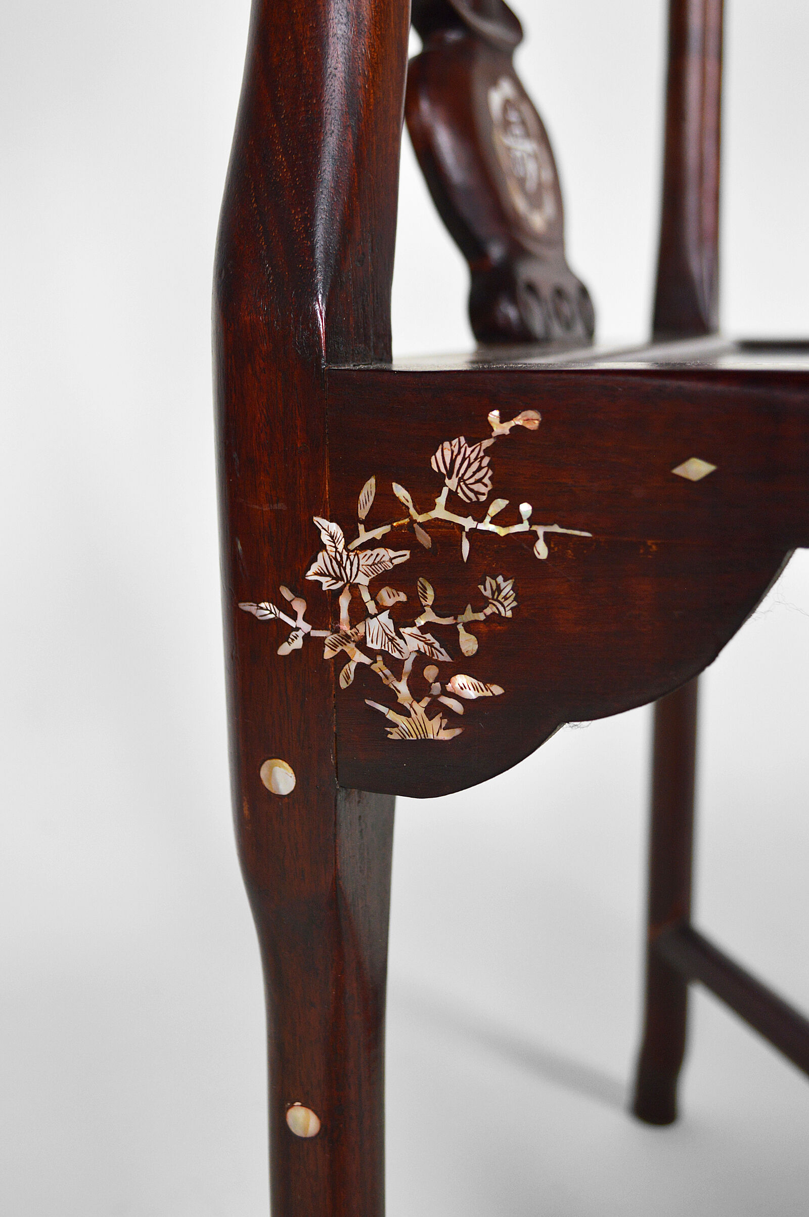 4 Asian armchairs in carved wood and mother-of-pearl inlaid, early twentieth century