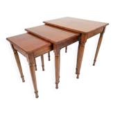 Table gigogne en merisier massif du milieu XXème