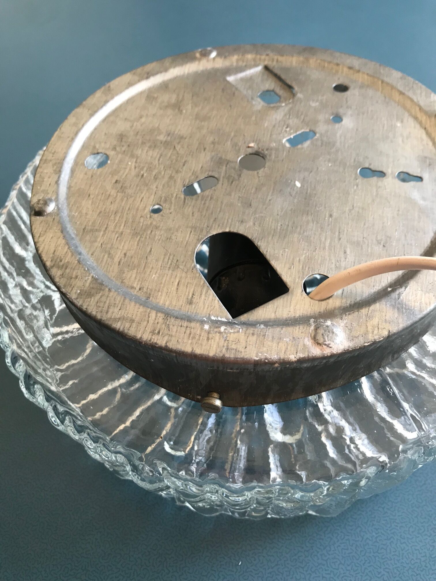 Round ceiling light in molded glass