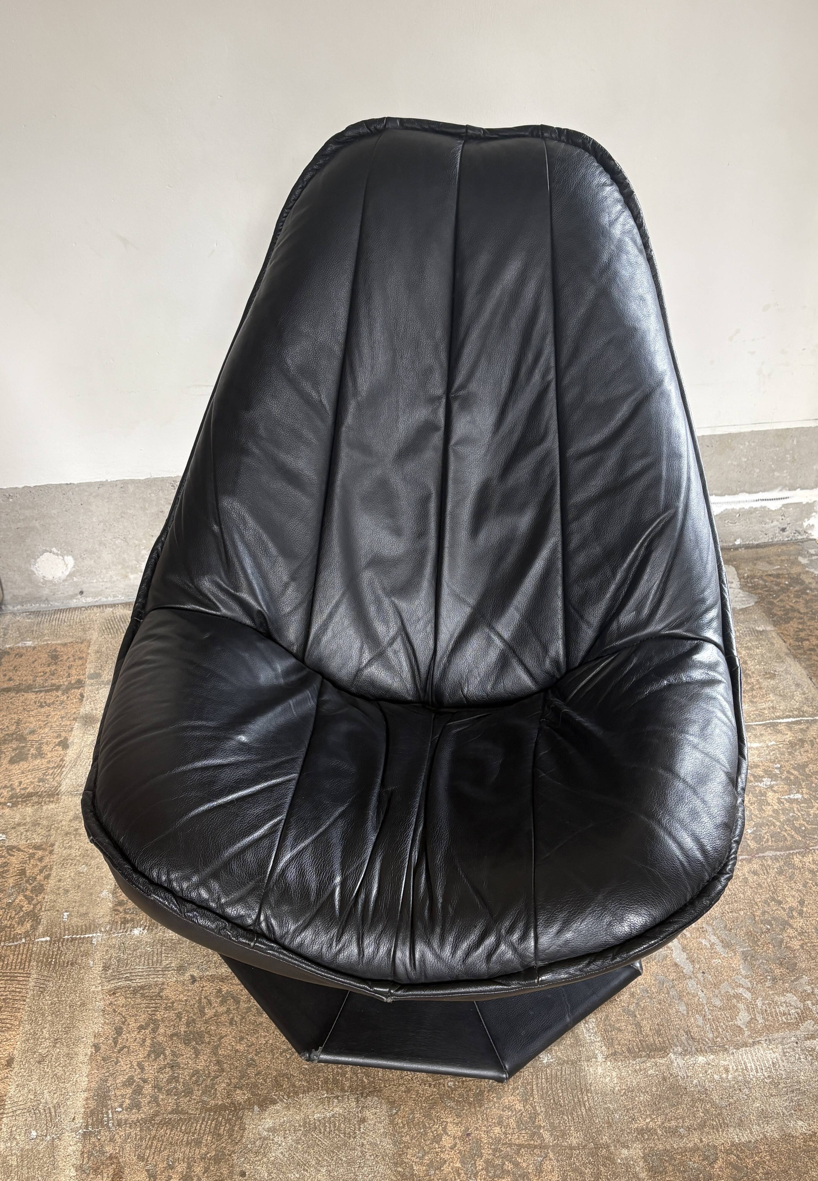 Black leather swivel chair, Artifort style