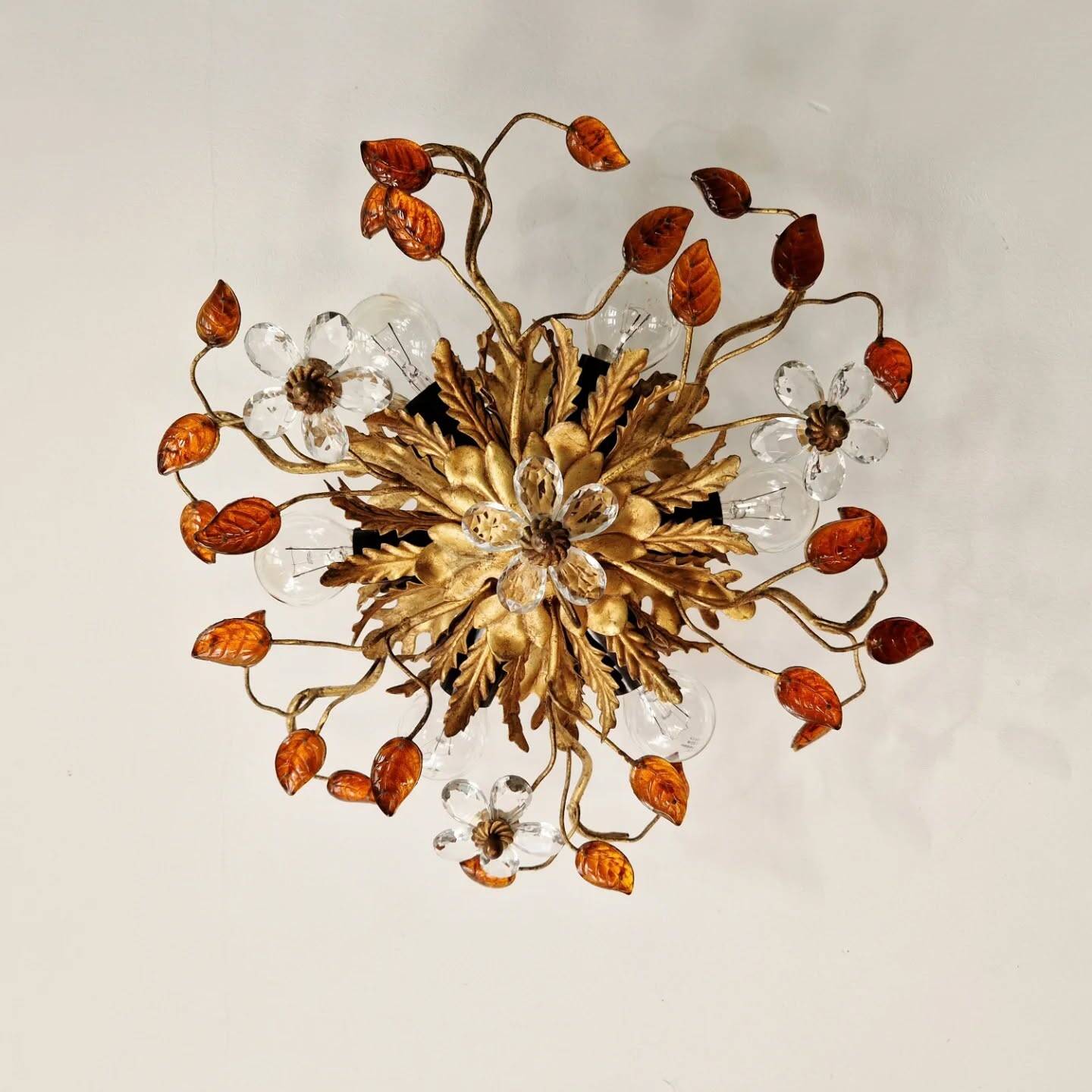 Floral ceiling light in gilded metal and crystal, Banci Firenze (Italy), 1970.