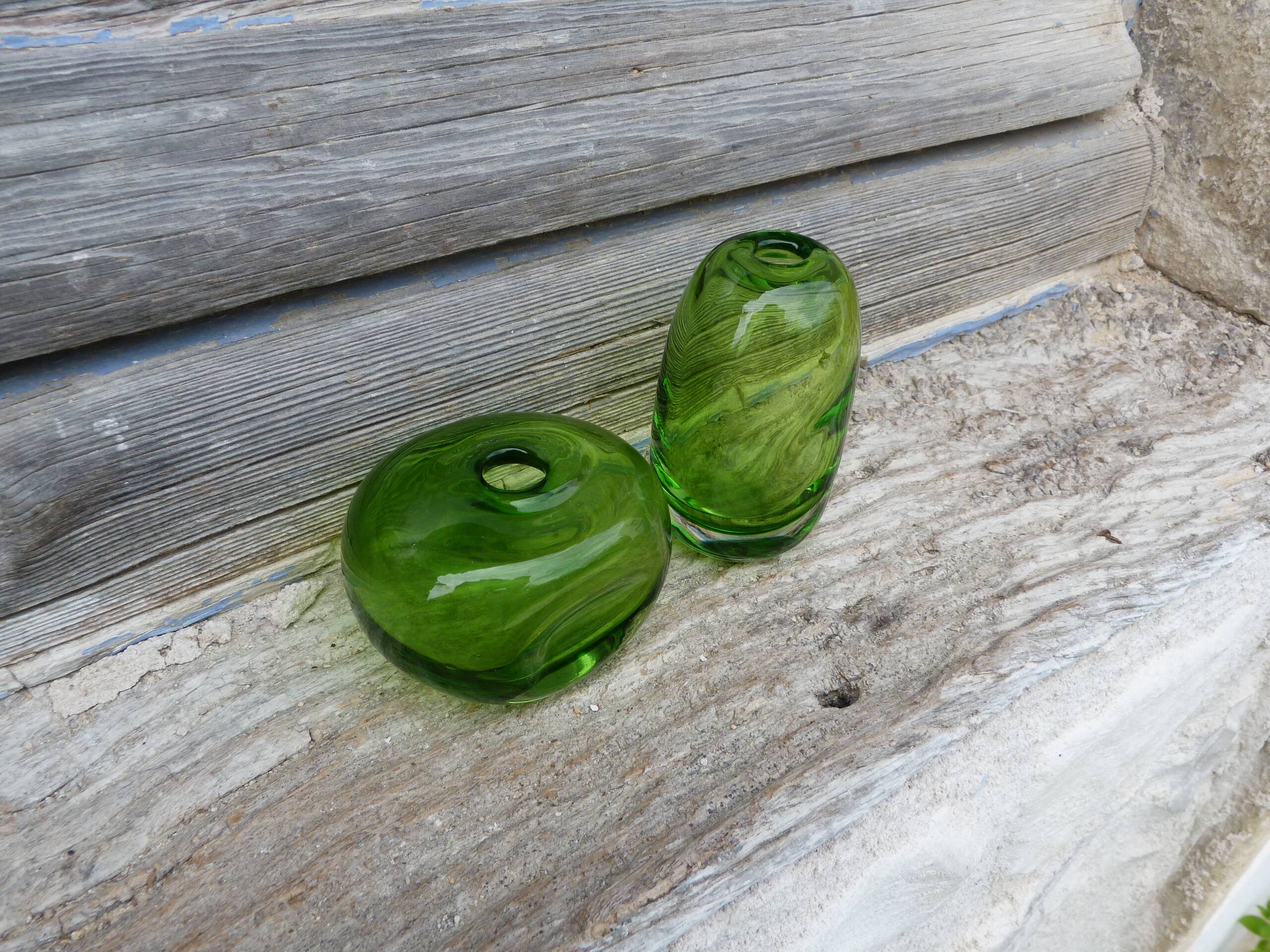 Vintage 1970 set of 2 small green blown glass vases