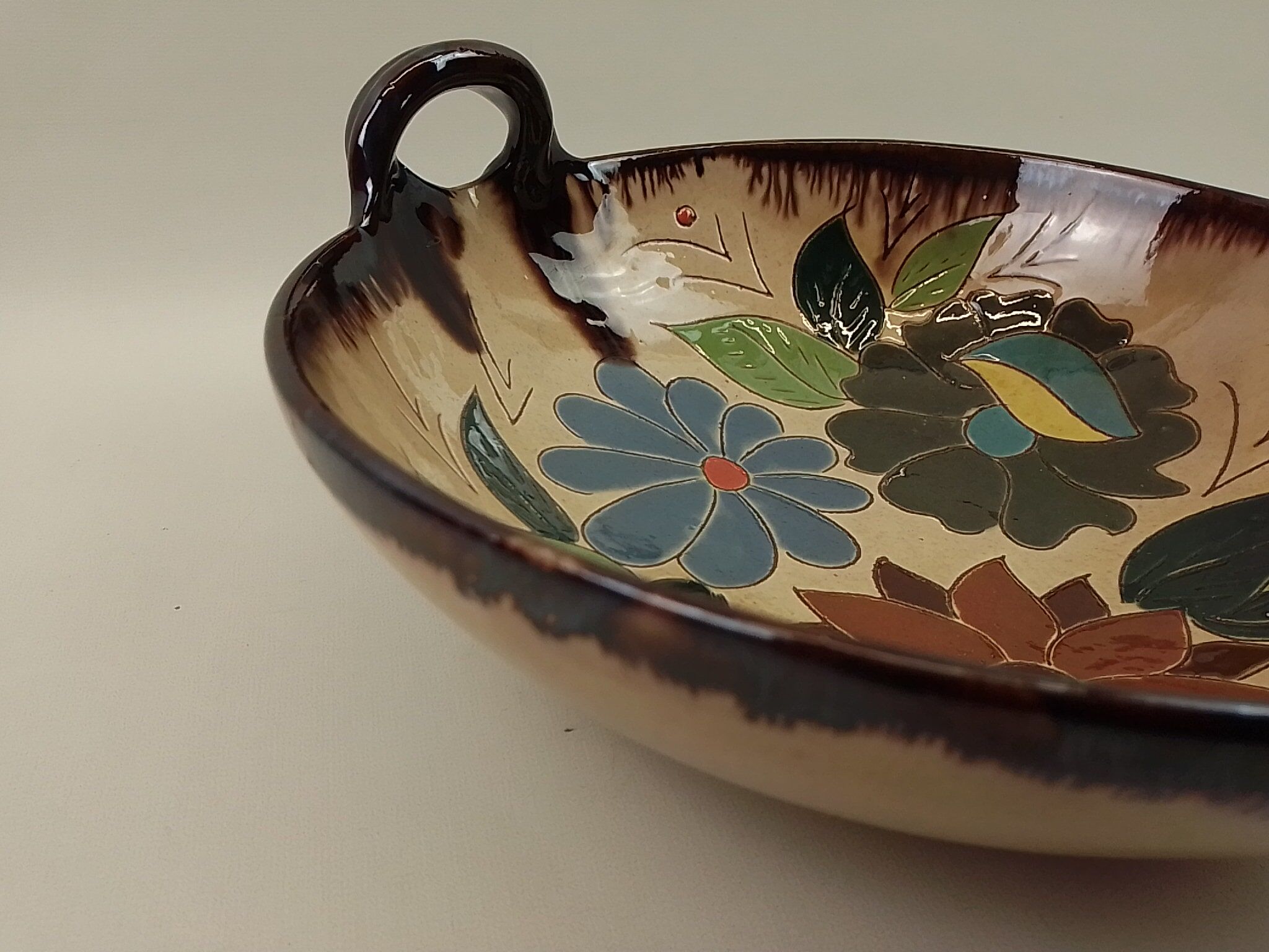 Round ceramic dish 2 coves floral decoration