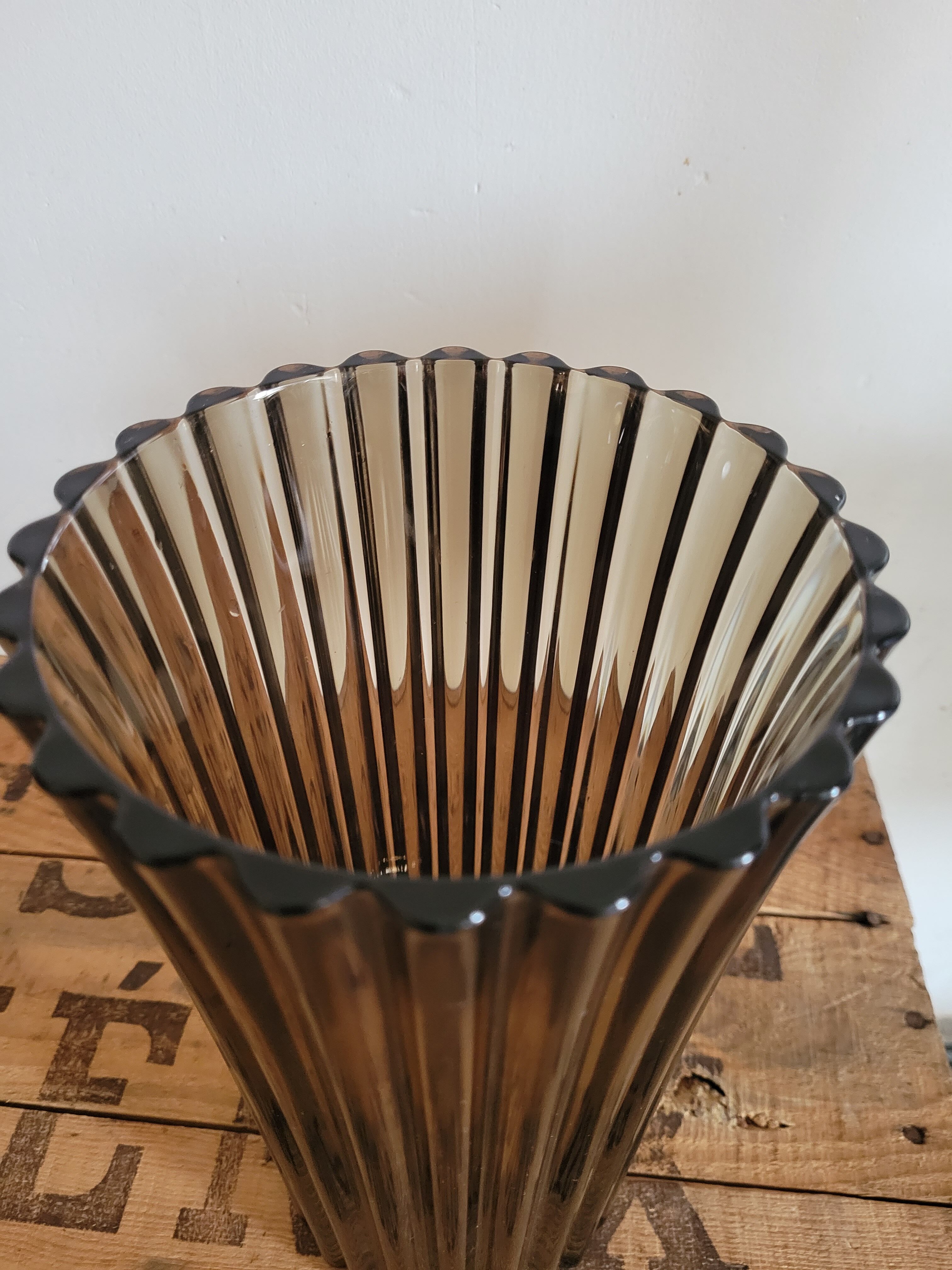 Vase en verre fumé
