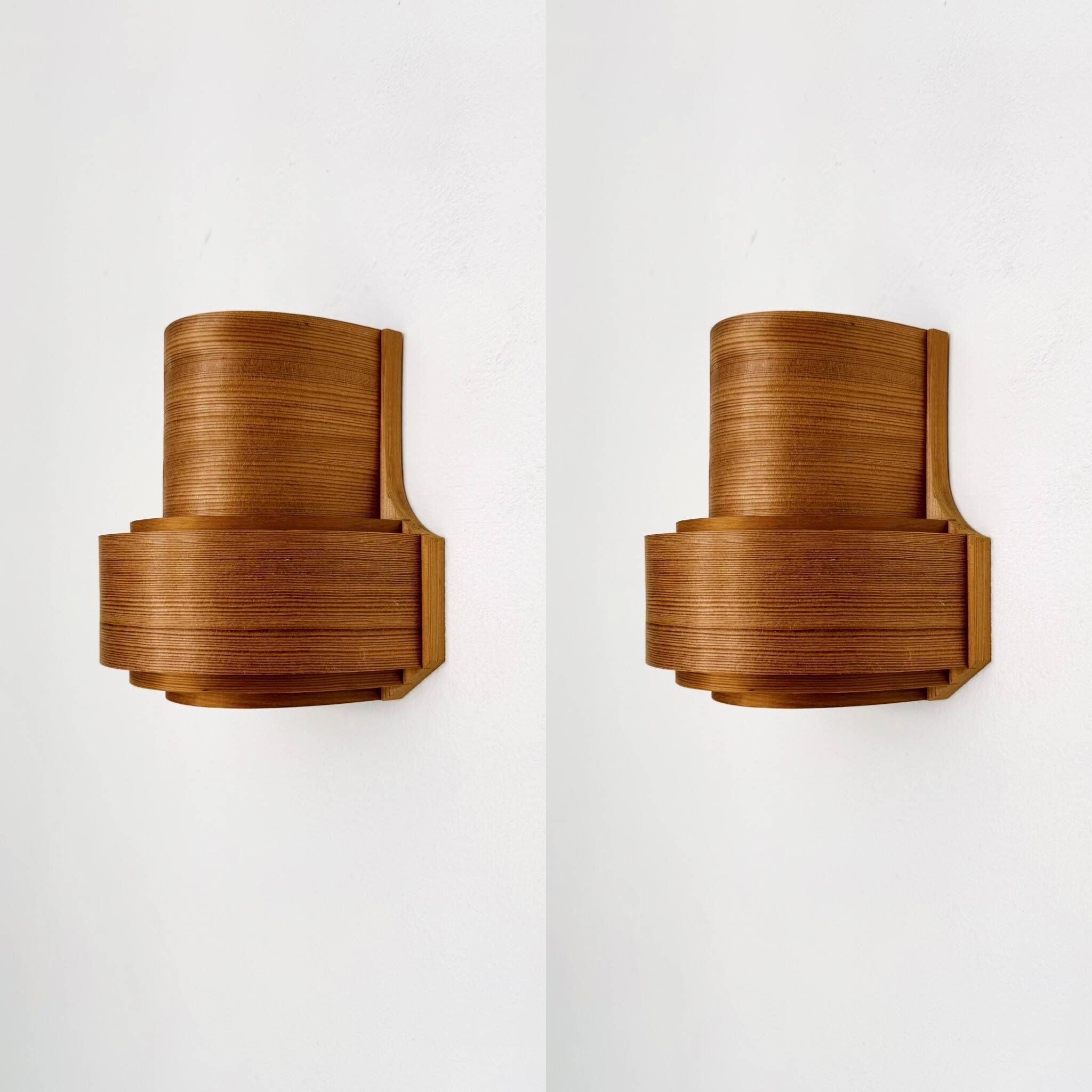 Ensemble de 2 lampes murales en bois par Hans Agne Jakobsson