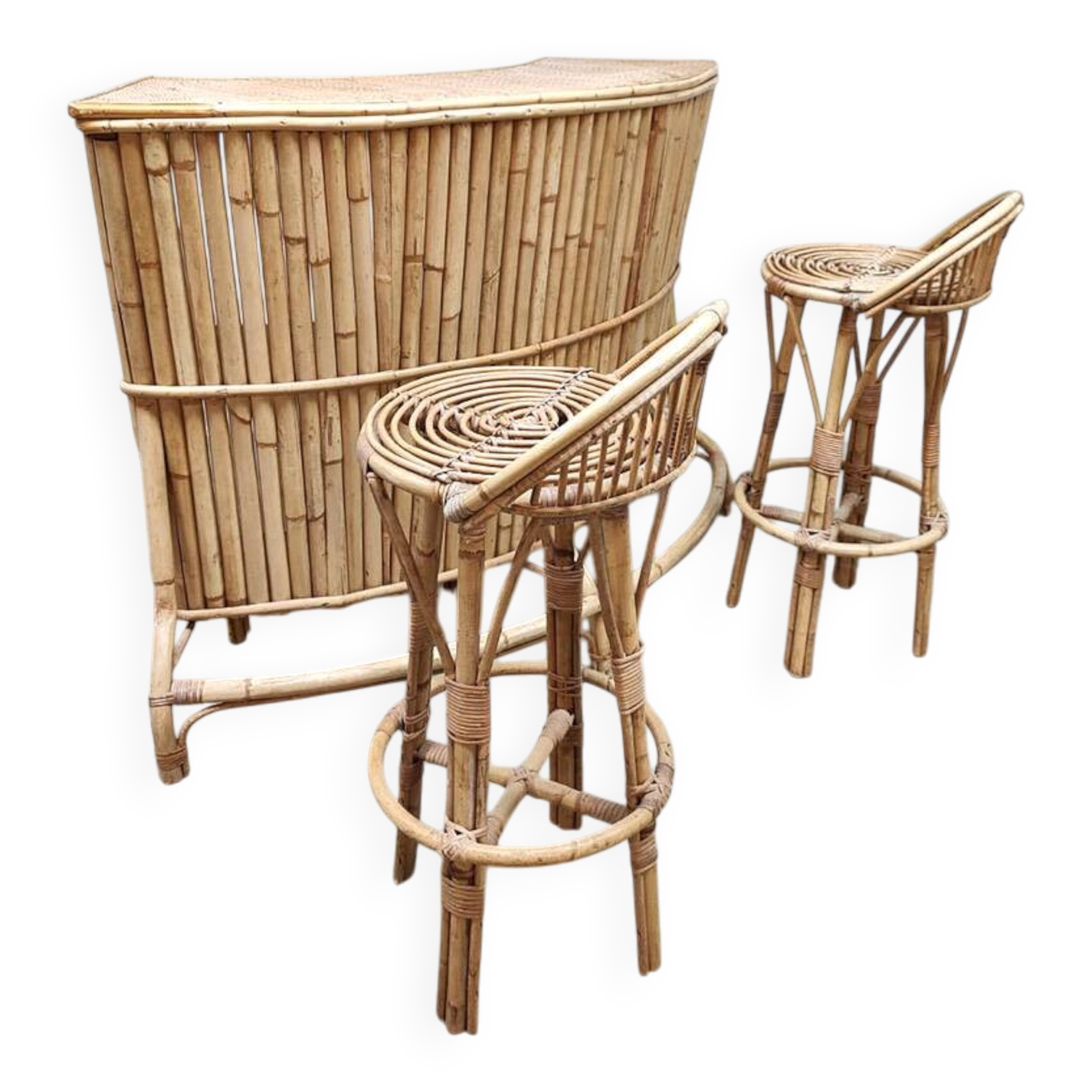 Tabourets de bar tiki en bambou courbés, bar à cocktails vintage